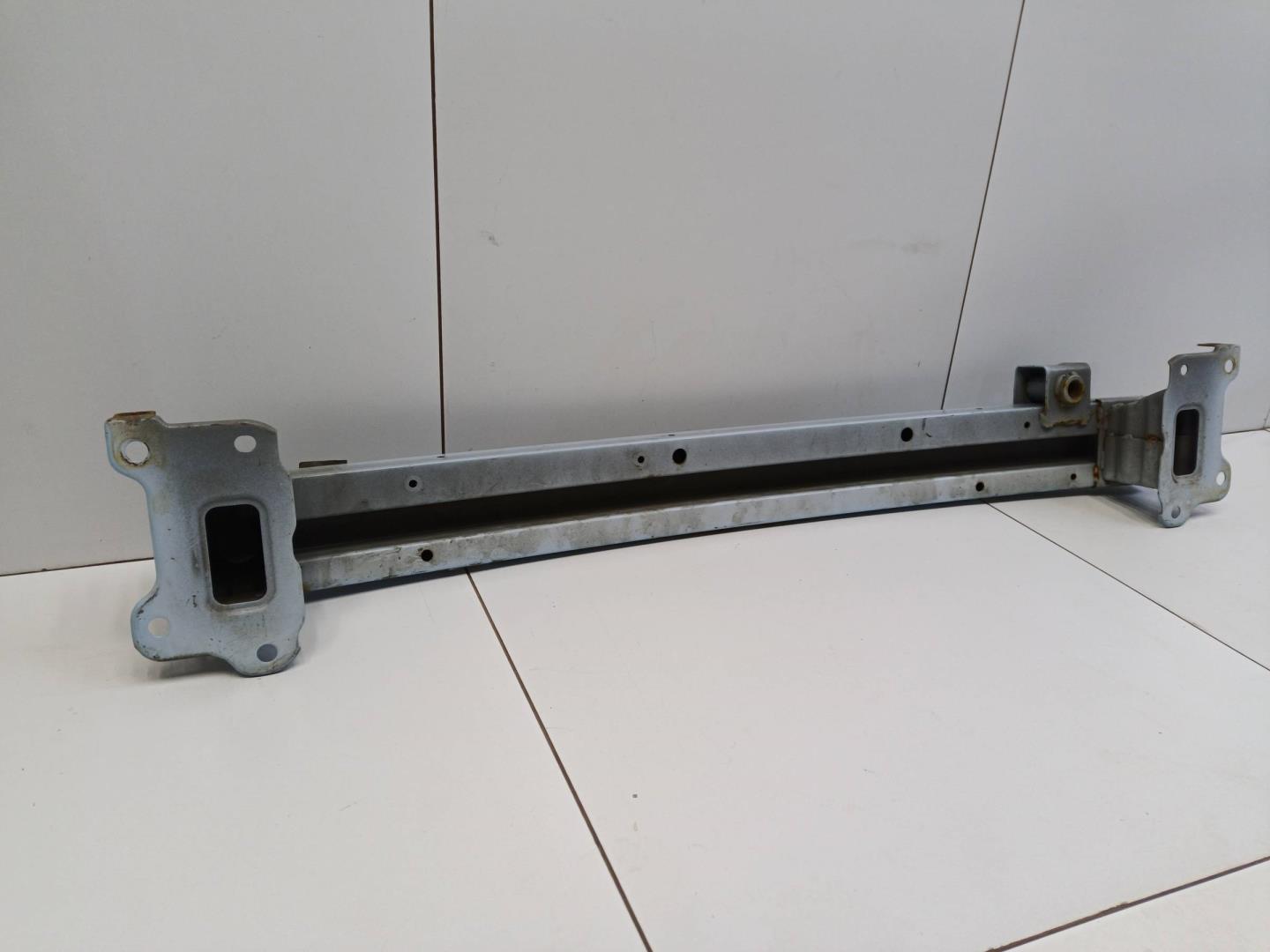 Усилитель переднего бампера