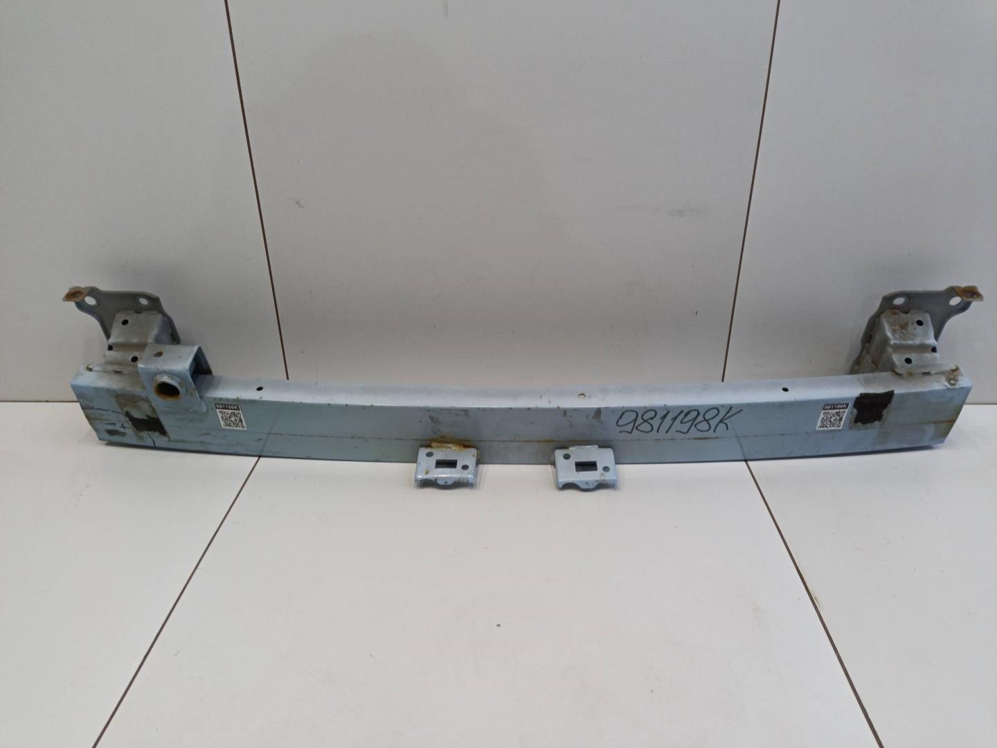 Усилитель переднего бампера