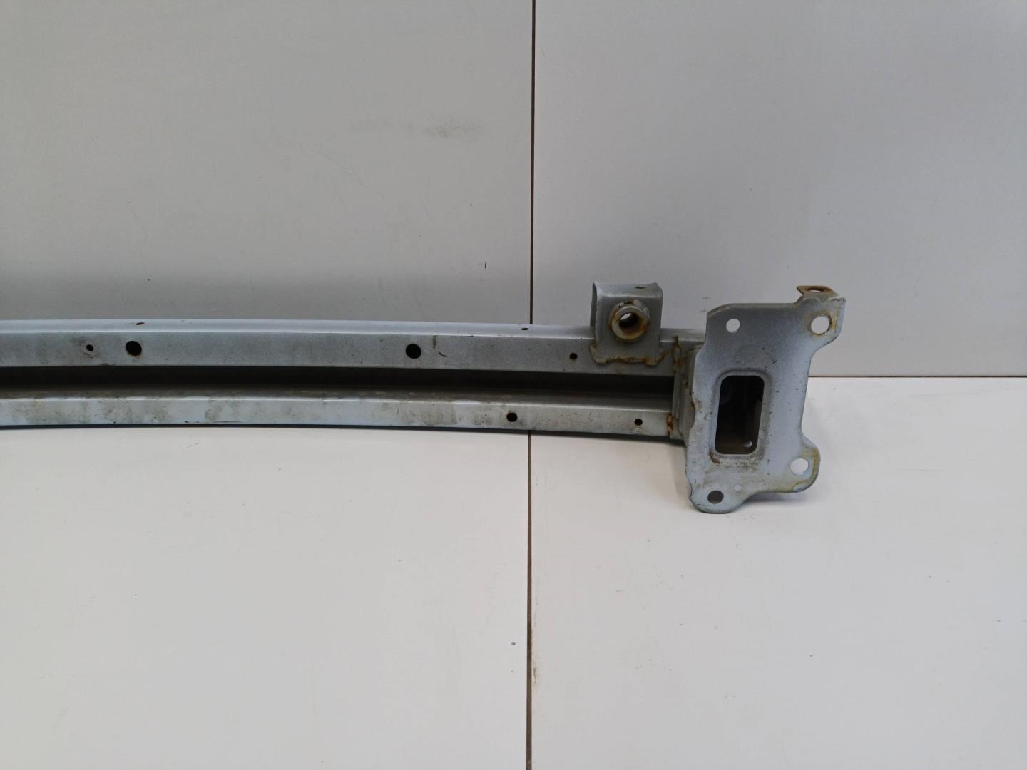 Усилитель переднего бампера