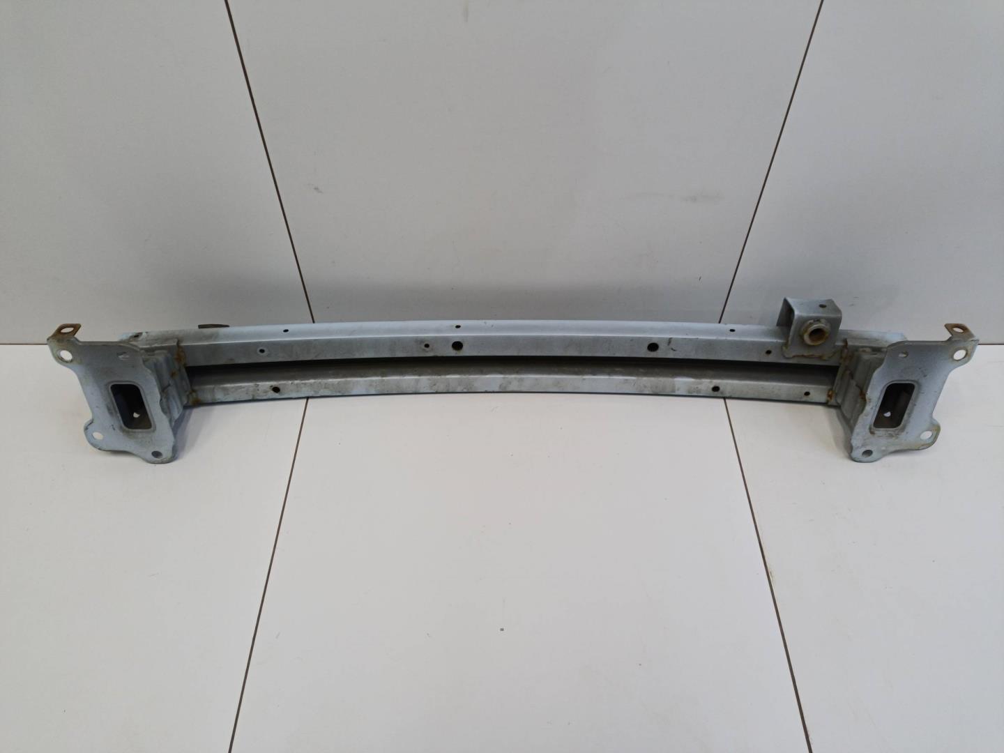 Усилитель переднего бампера