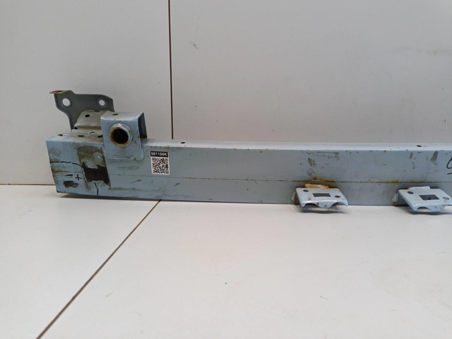 Усилитель переднего бампера