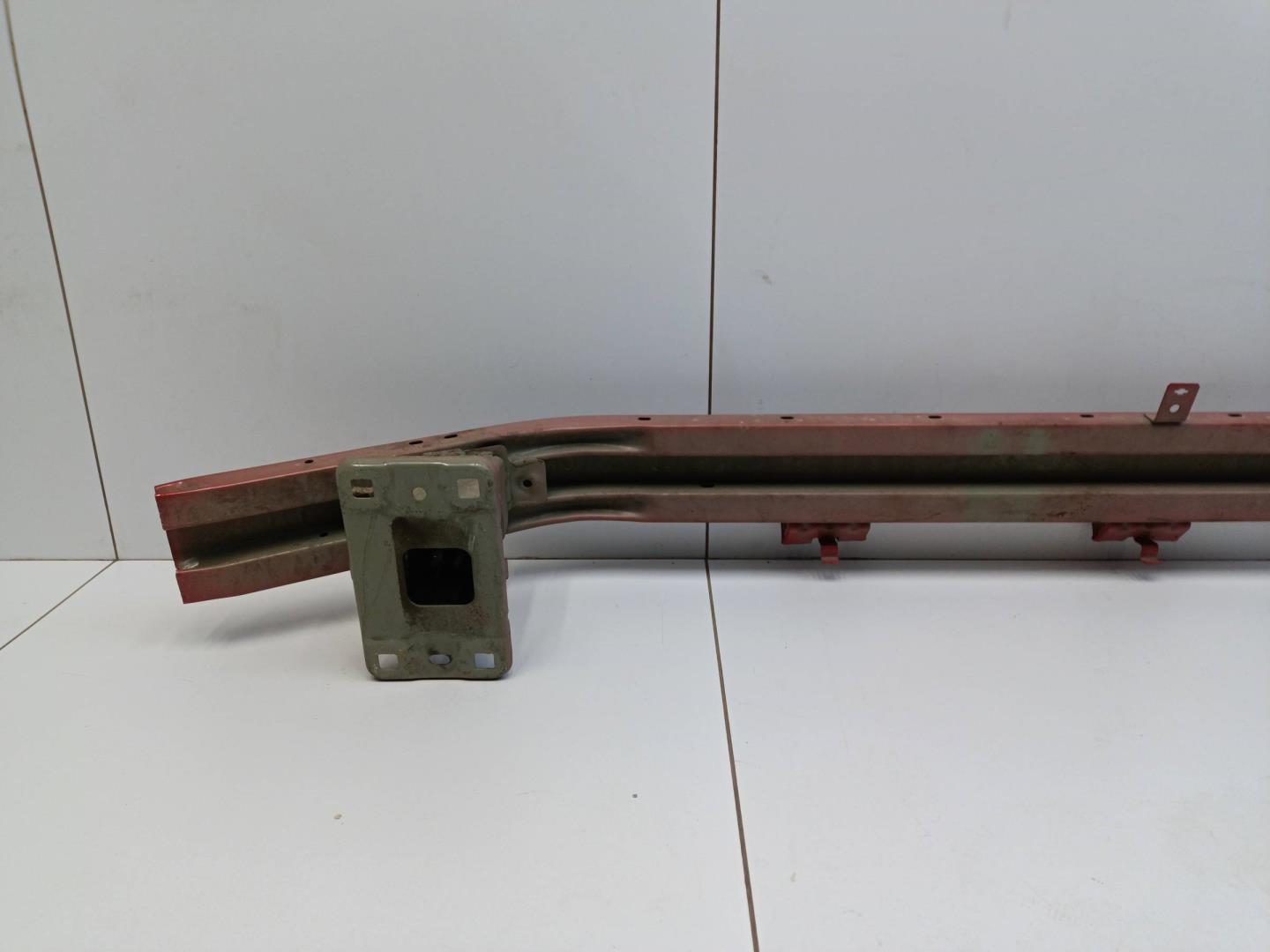 Усилитель переднего бампера