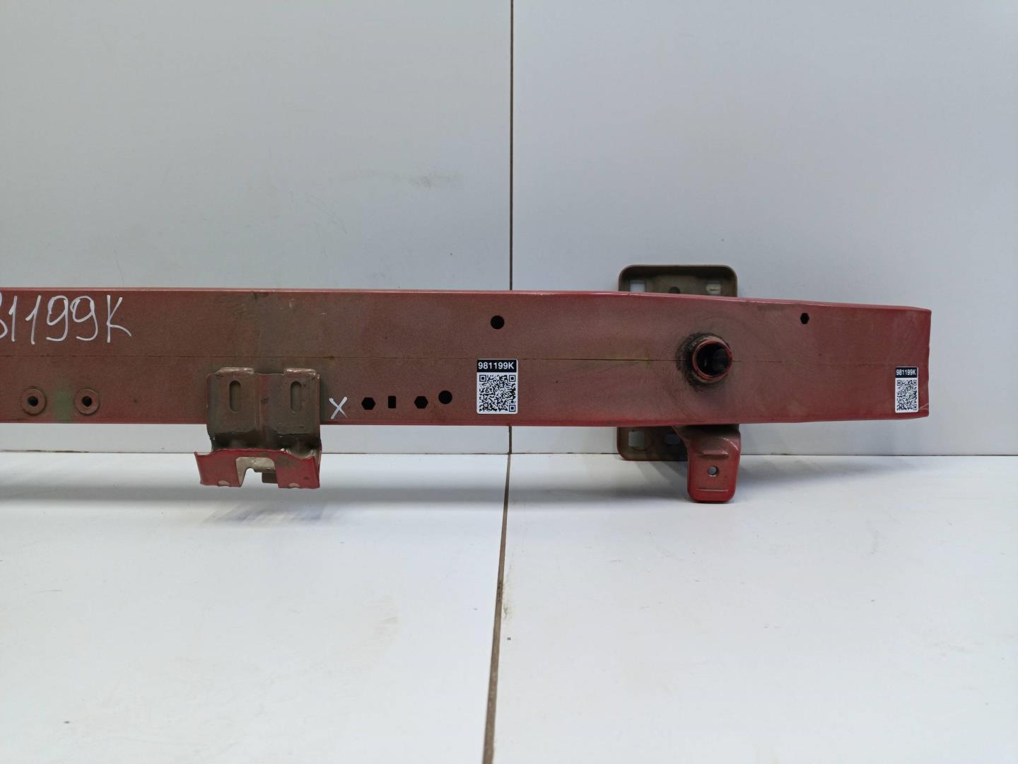 Усилитель переднего бампера