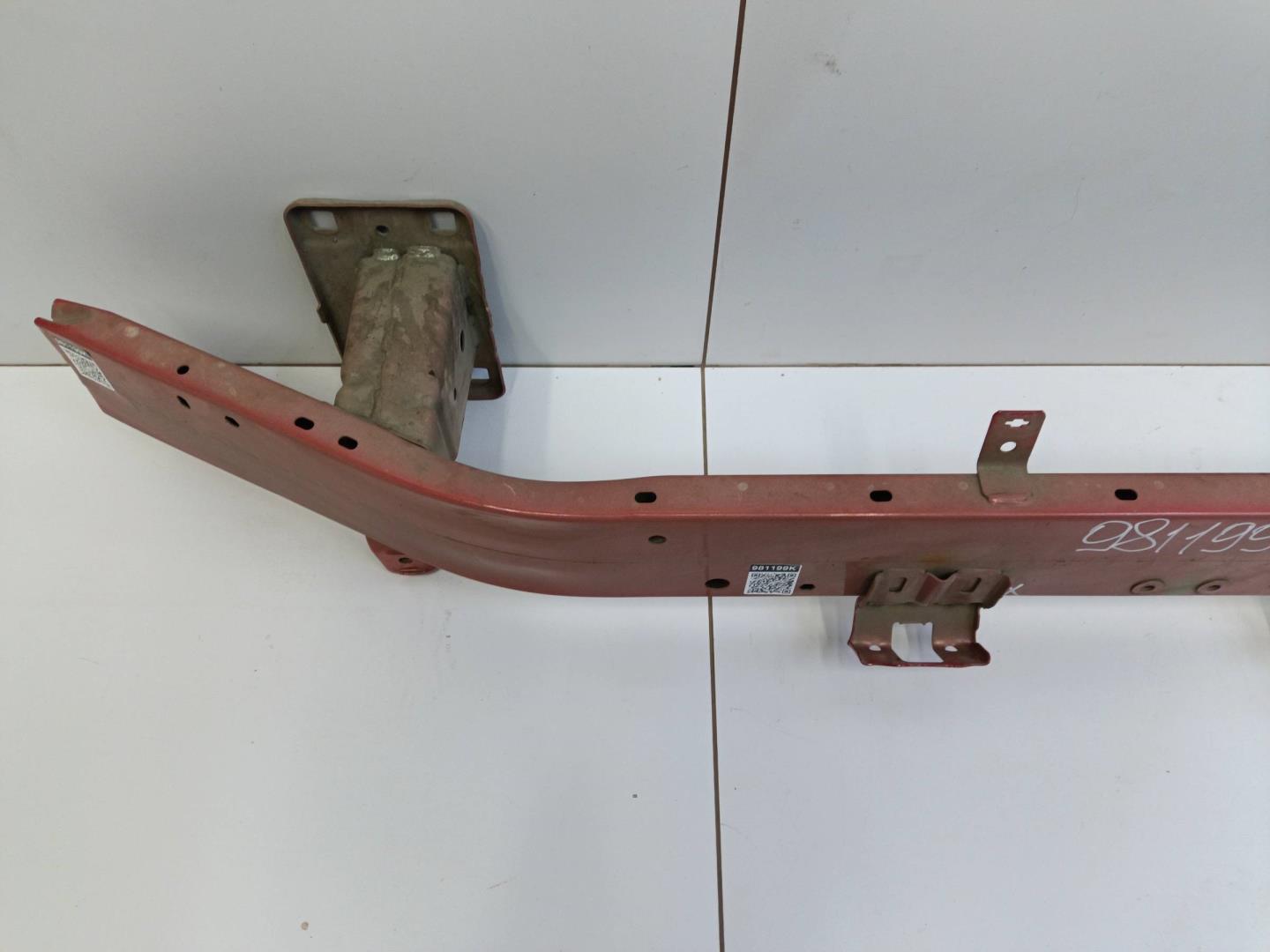 Усилитель переднего бампера