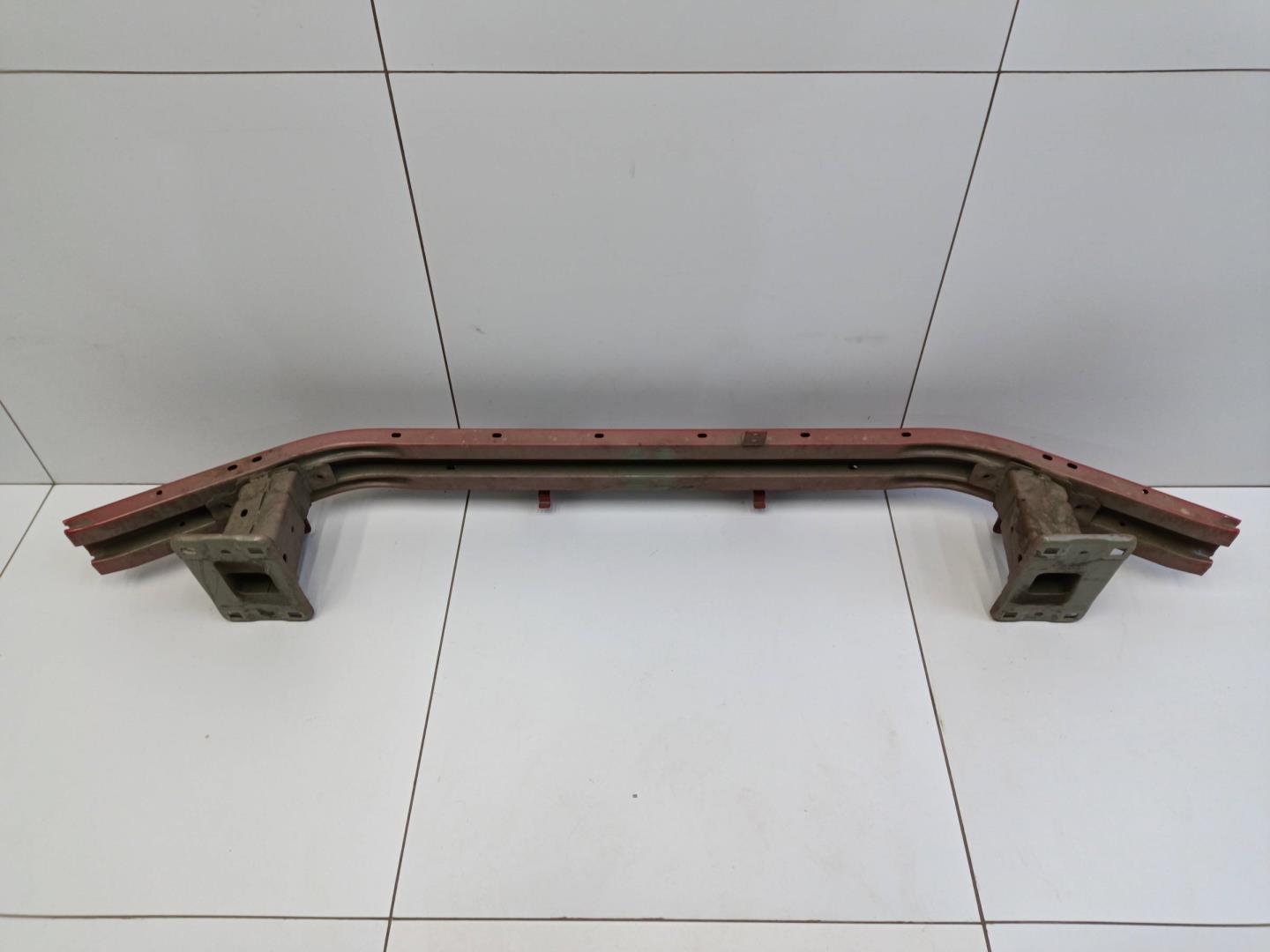 Усилитель переднего бампера