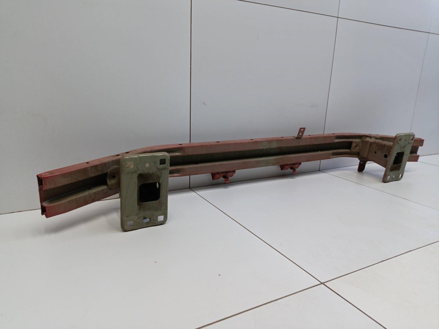 Усилитель переднего бампера