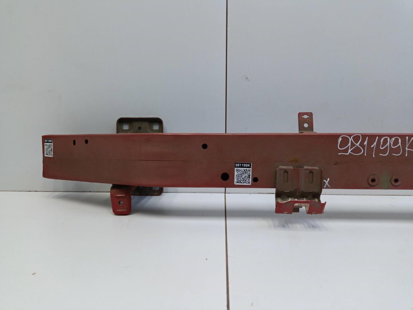 Усилитель переднего бампера