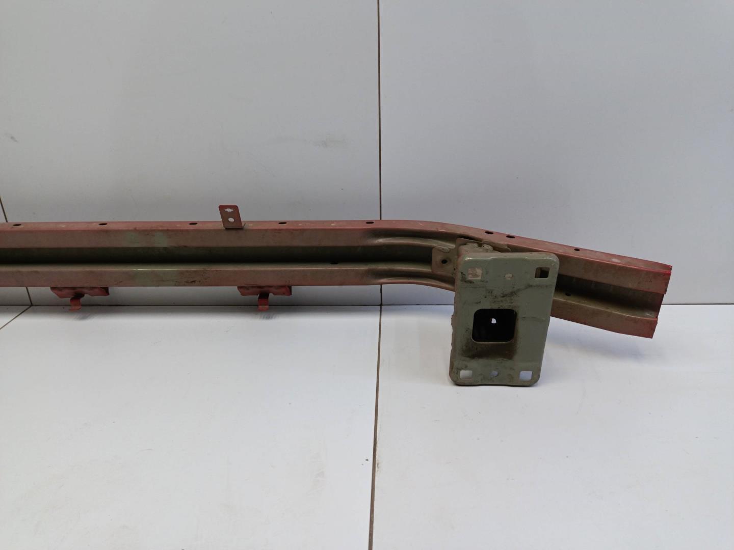 Усилитель переднего бампера