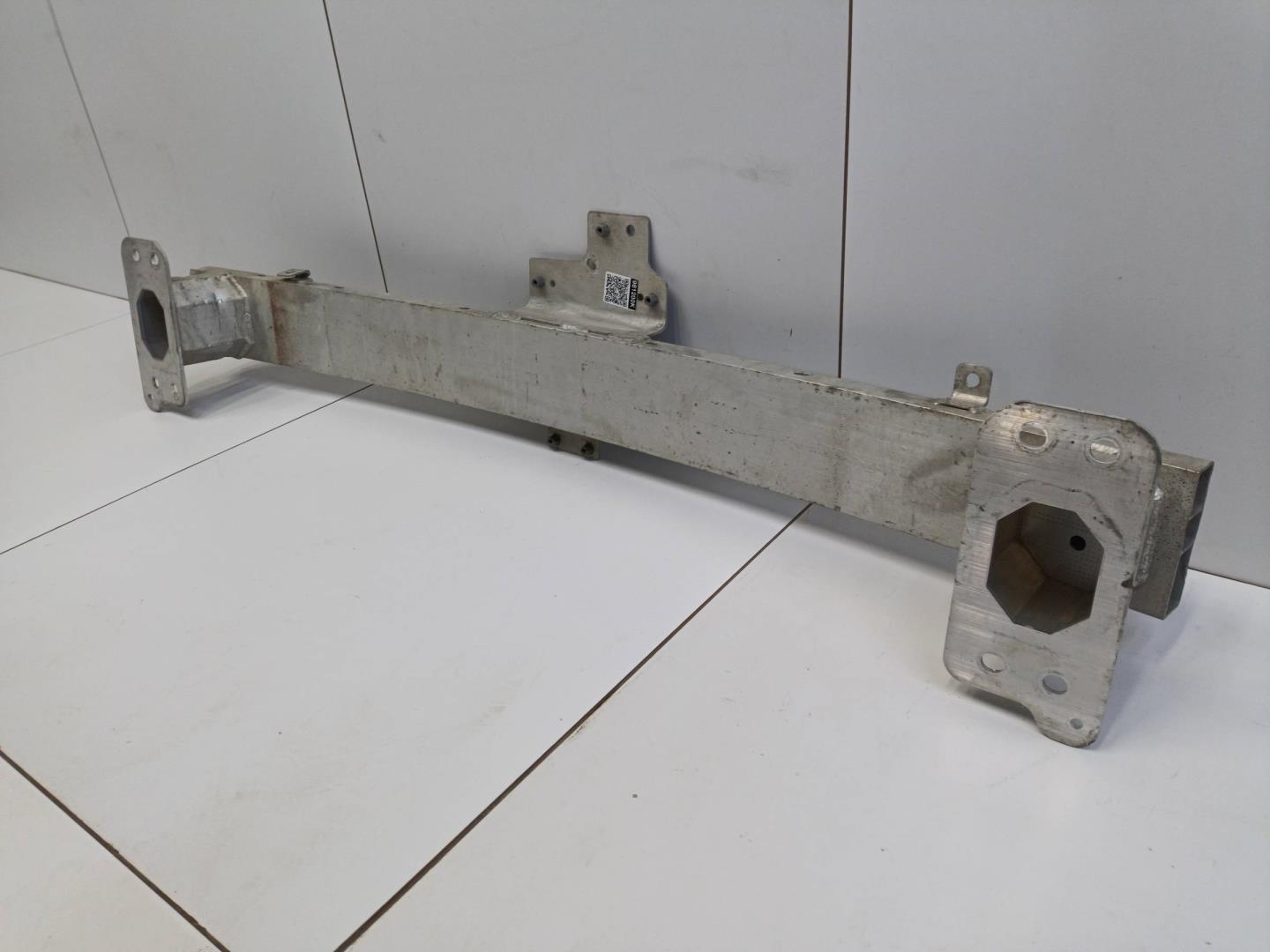 Усилитель переднего бампера