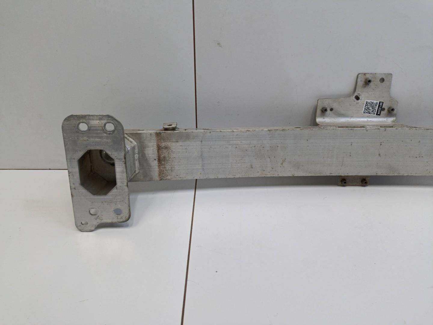 Усилитель переднего бампера