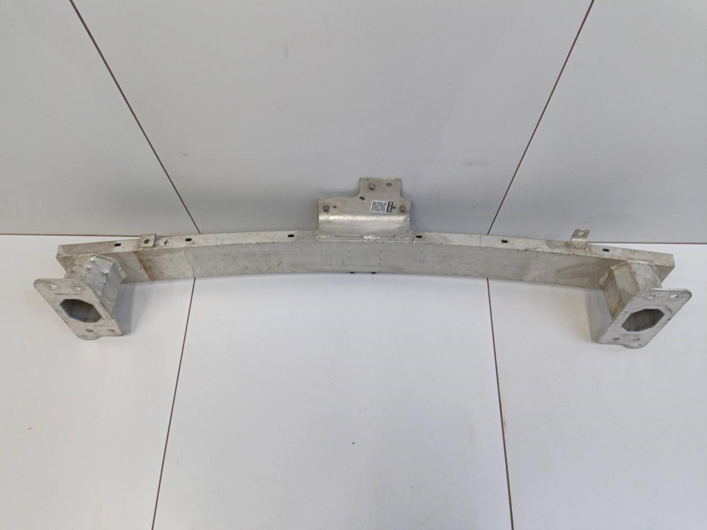 Усилитель переднего бампера