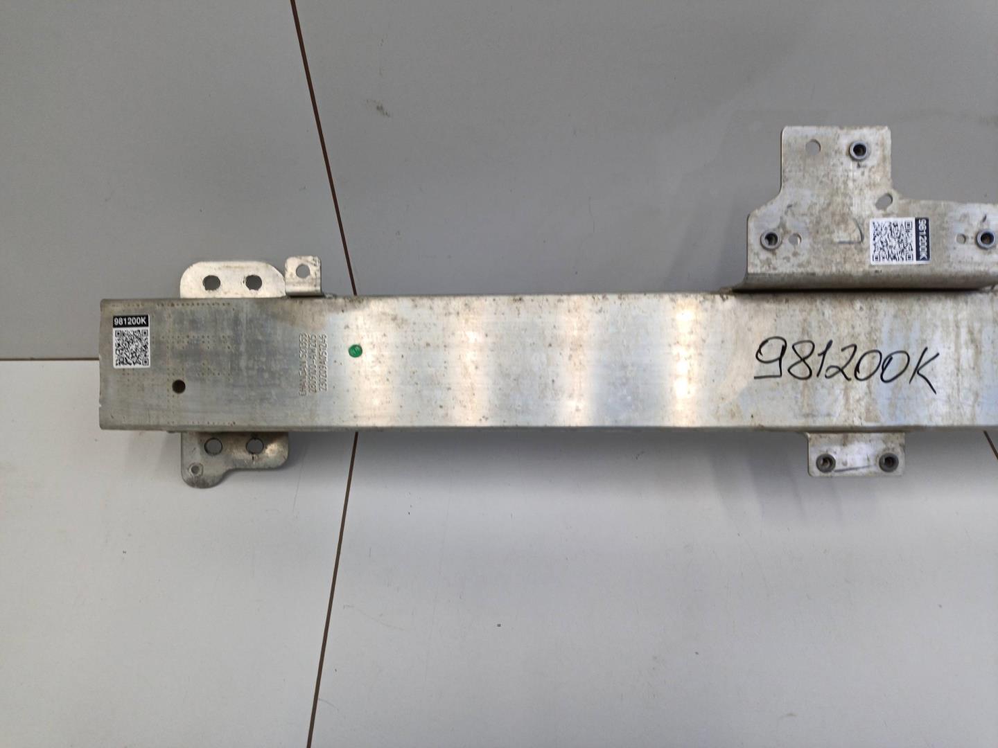 Усилитель переднего бампера