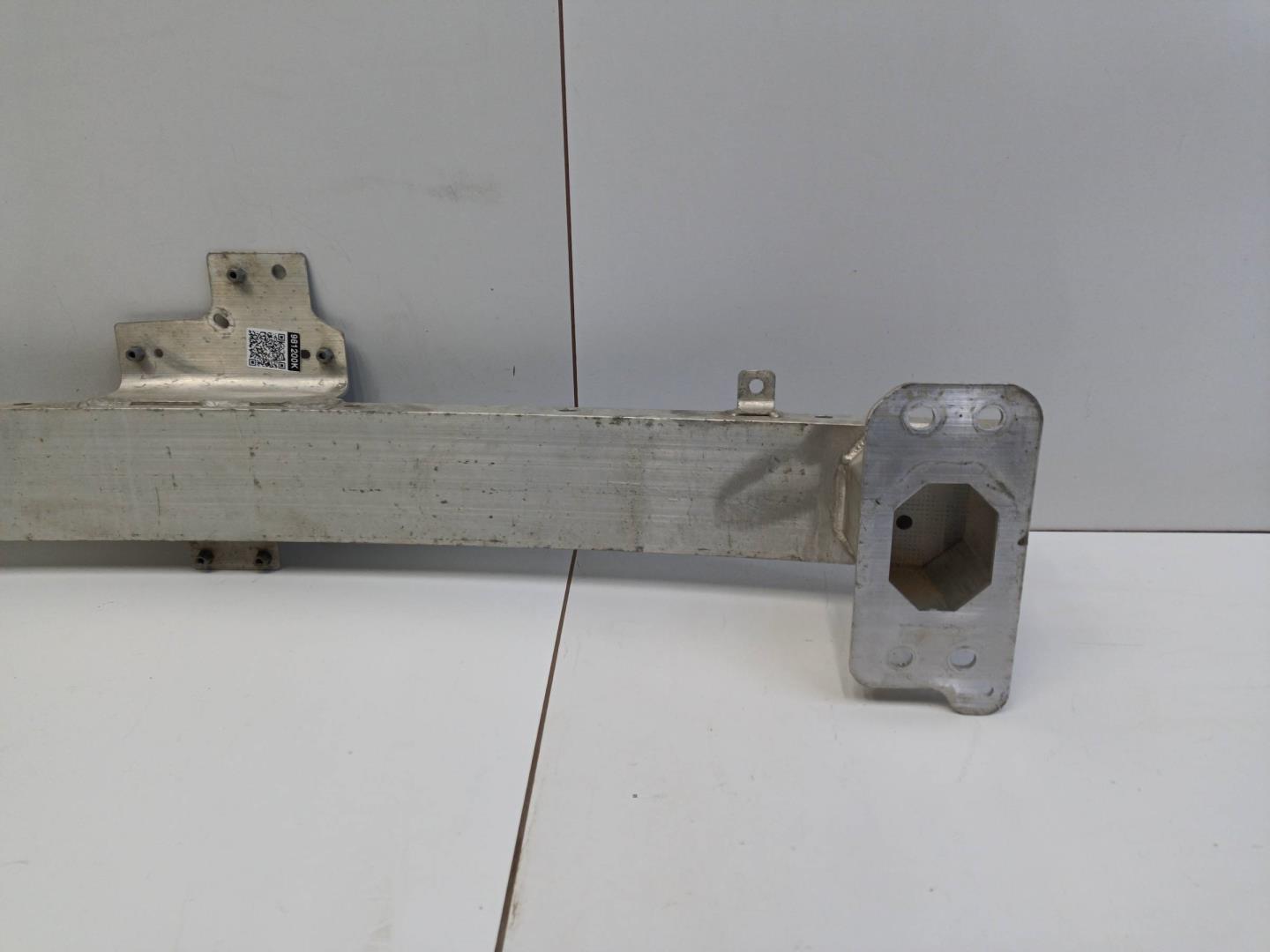 Усилитель переднего бампера