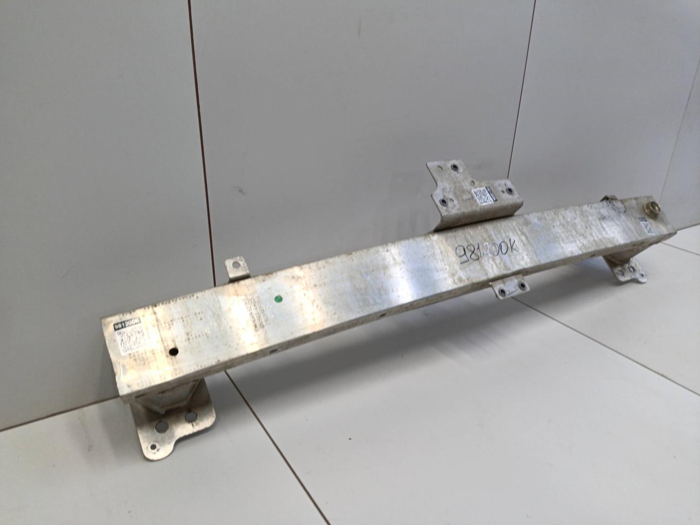 Усилитель переднего бампера