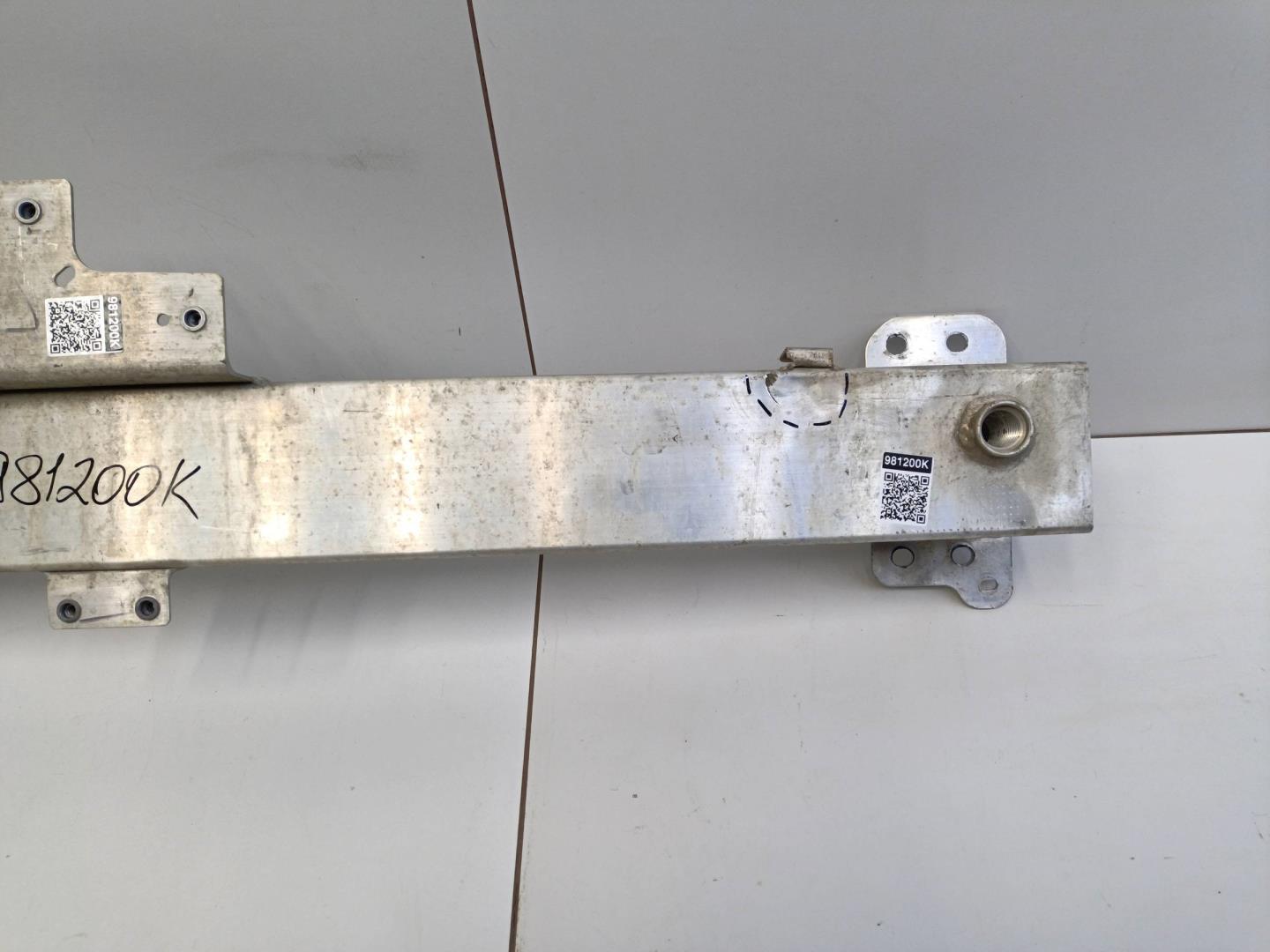 Усилитель переднего бампера