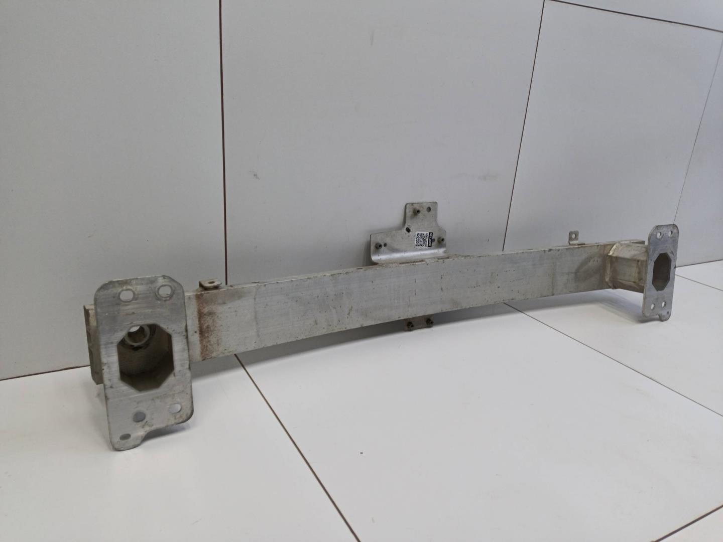 Усилитель переднего бампера