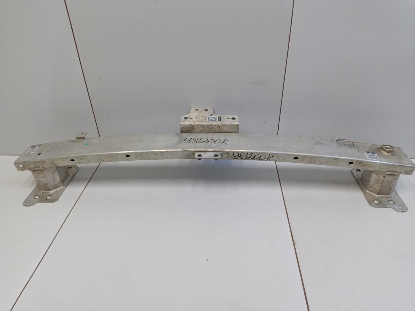 Усилитель переднего бампера