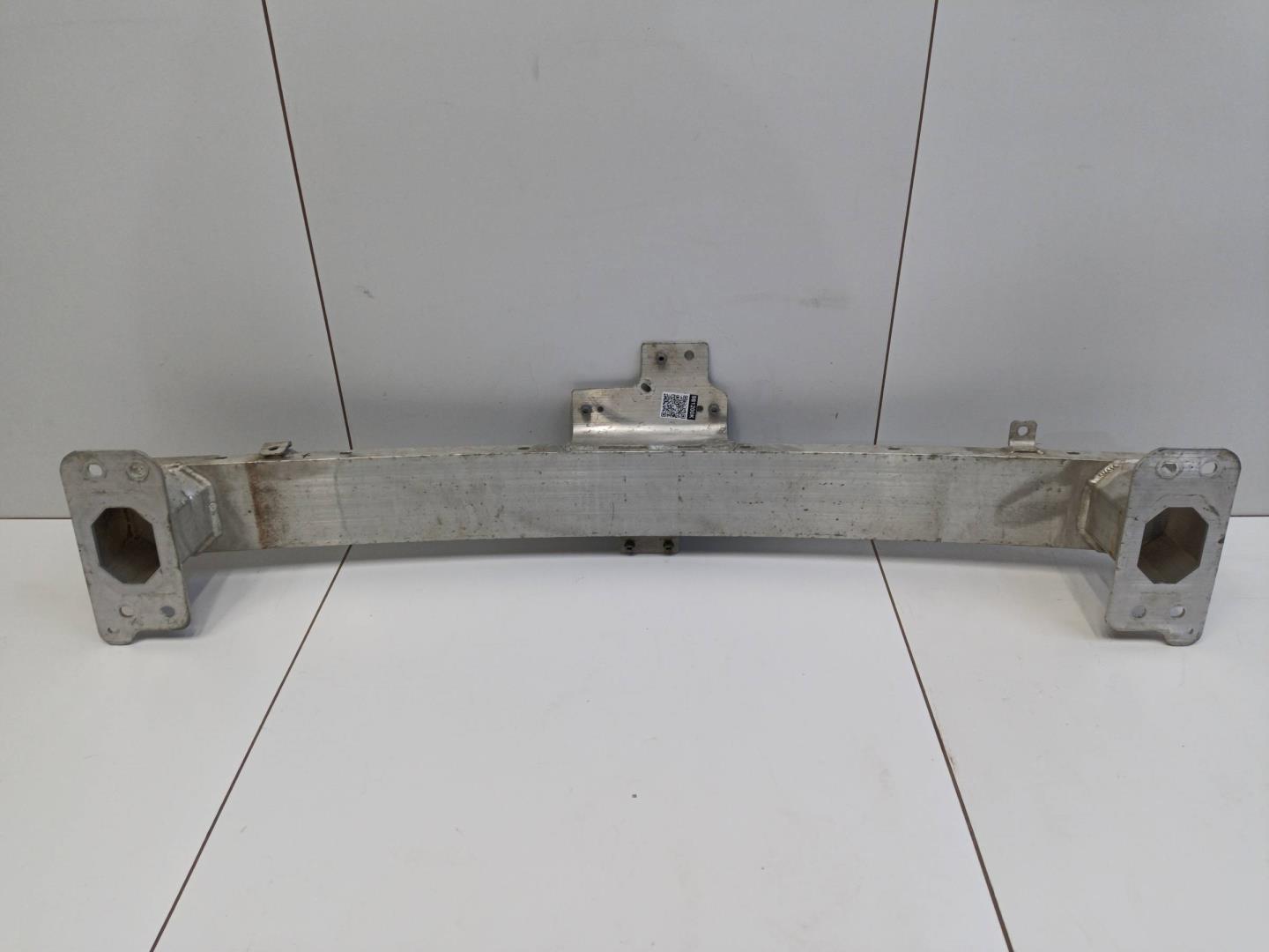 Усилитель переднего бампера