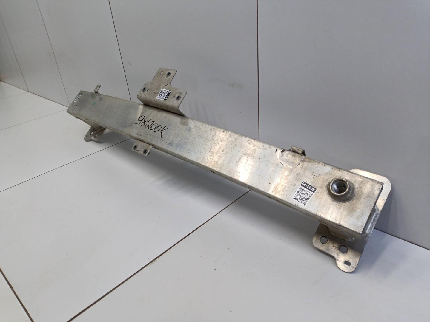 Усилитель переднего бампера