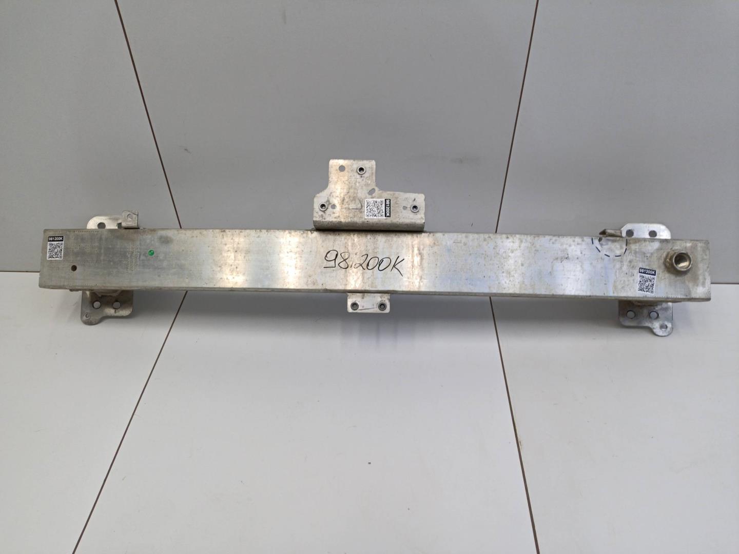 Усилитель переднего бампера