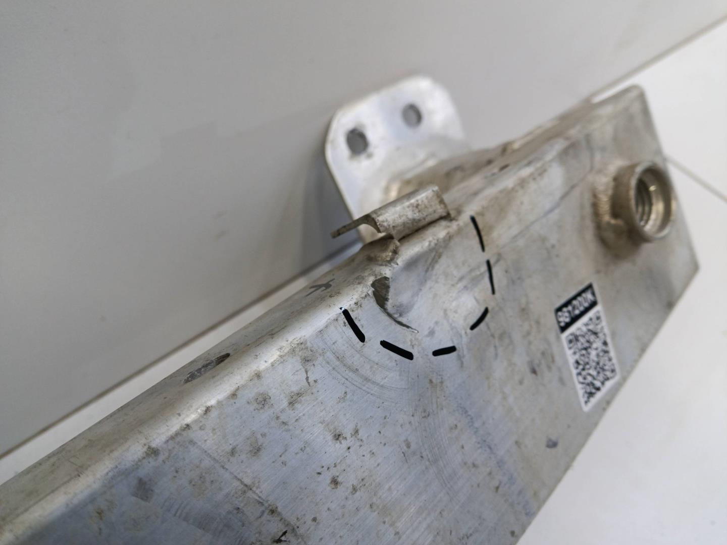 Усилитель переднего бампера