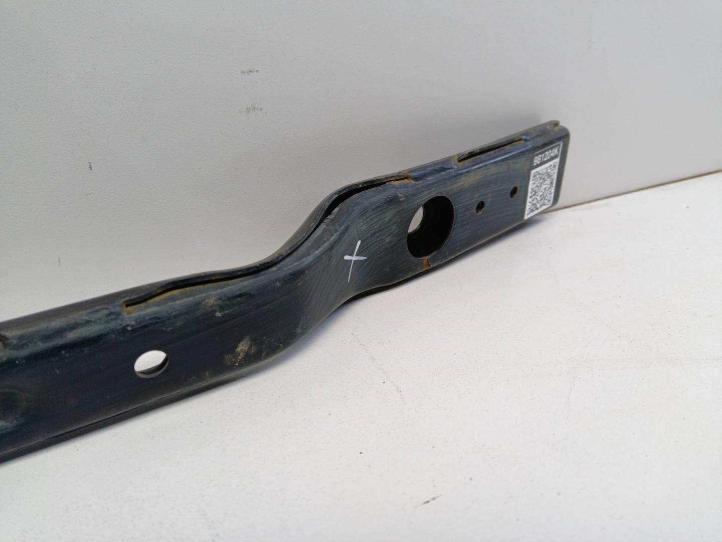 Усилитель переднего бампера