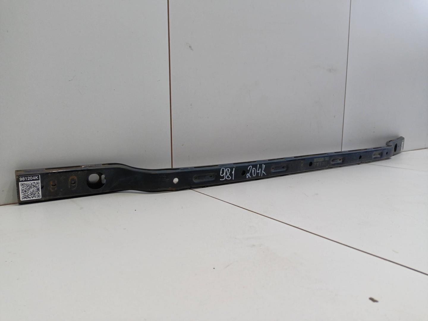 Усилитель переднего бампера