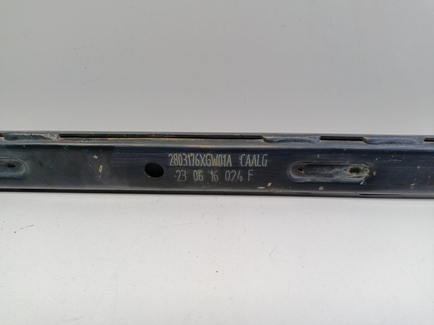 Усилитель переднего бампера