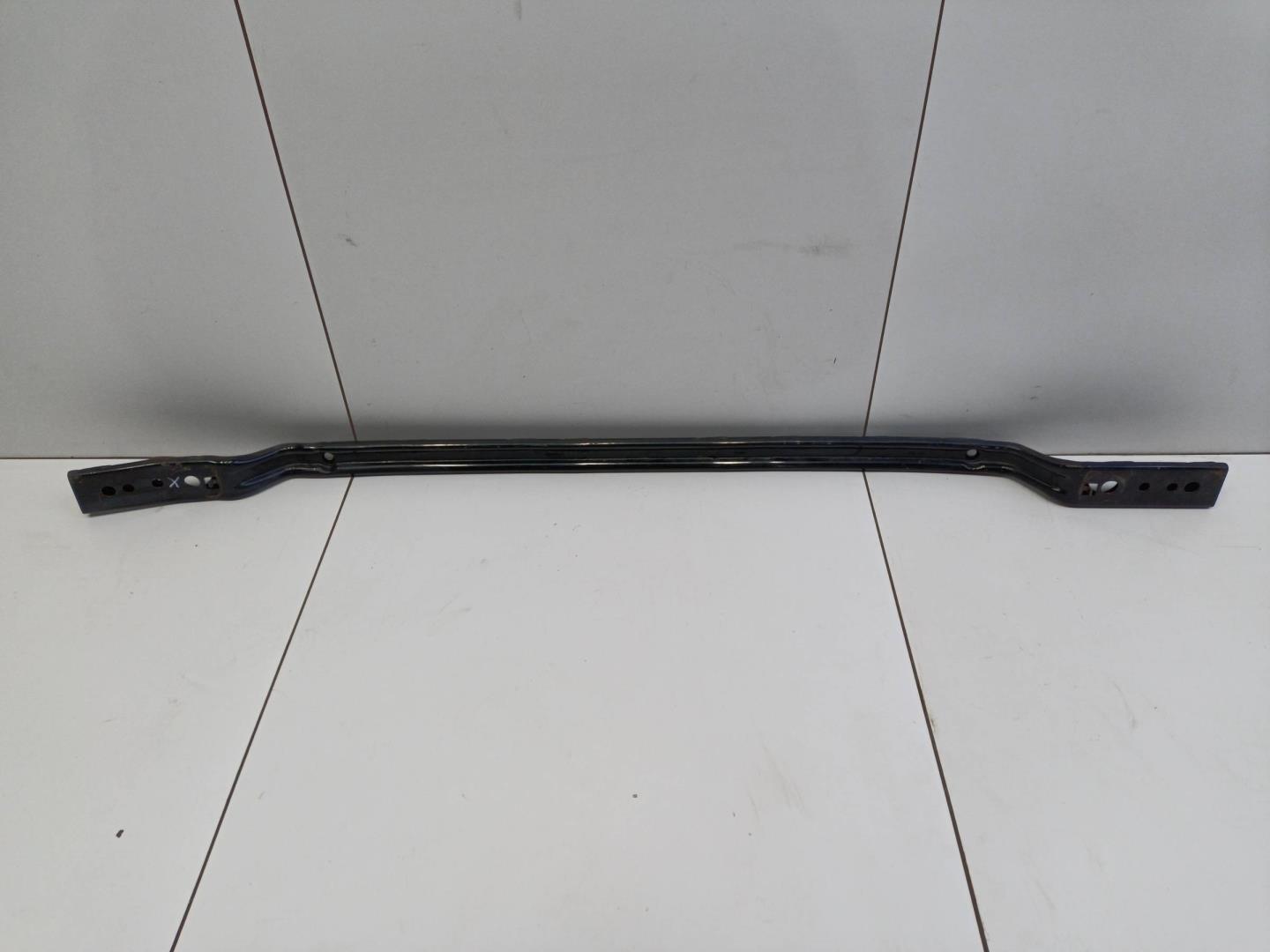 Усилитель переднего бампера