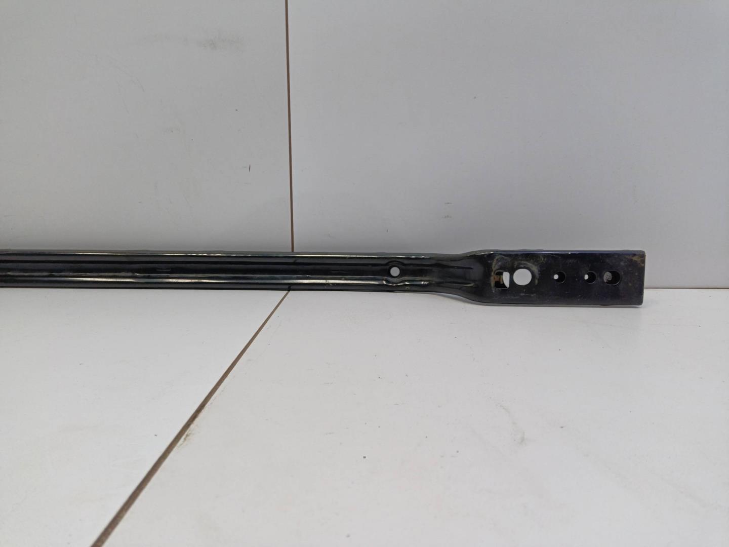 Усилитель переднего бампера