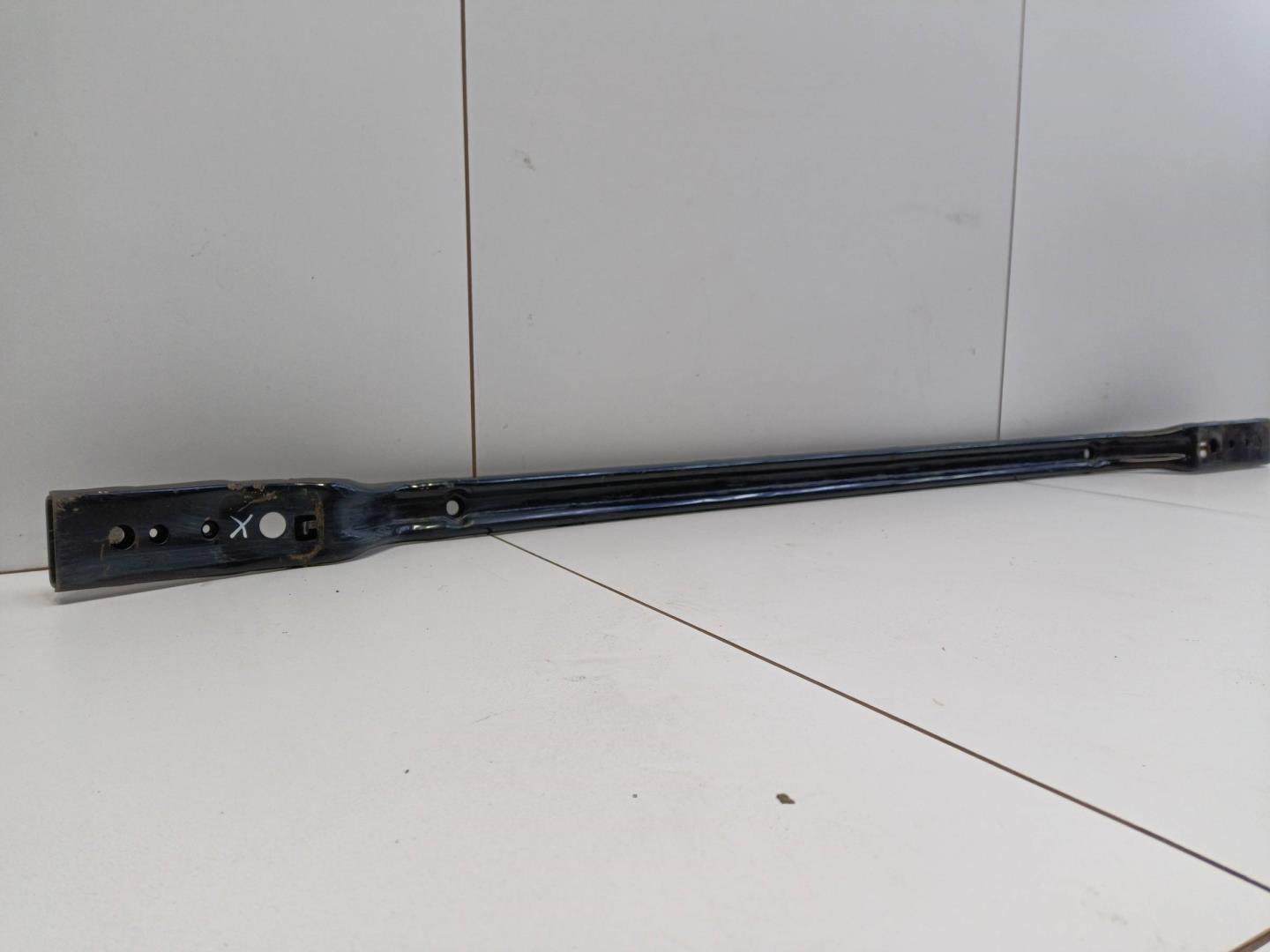 Усилитель переднего бампера