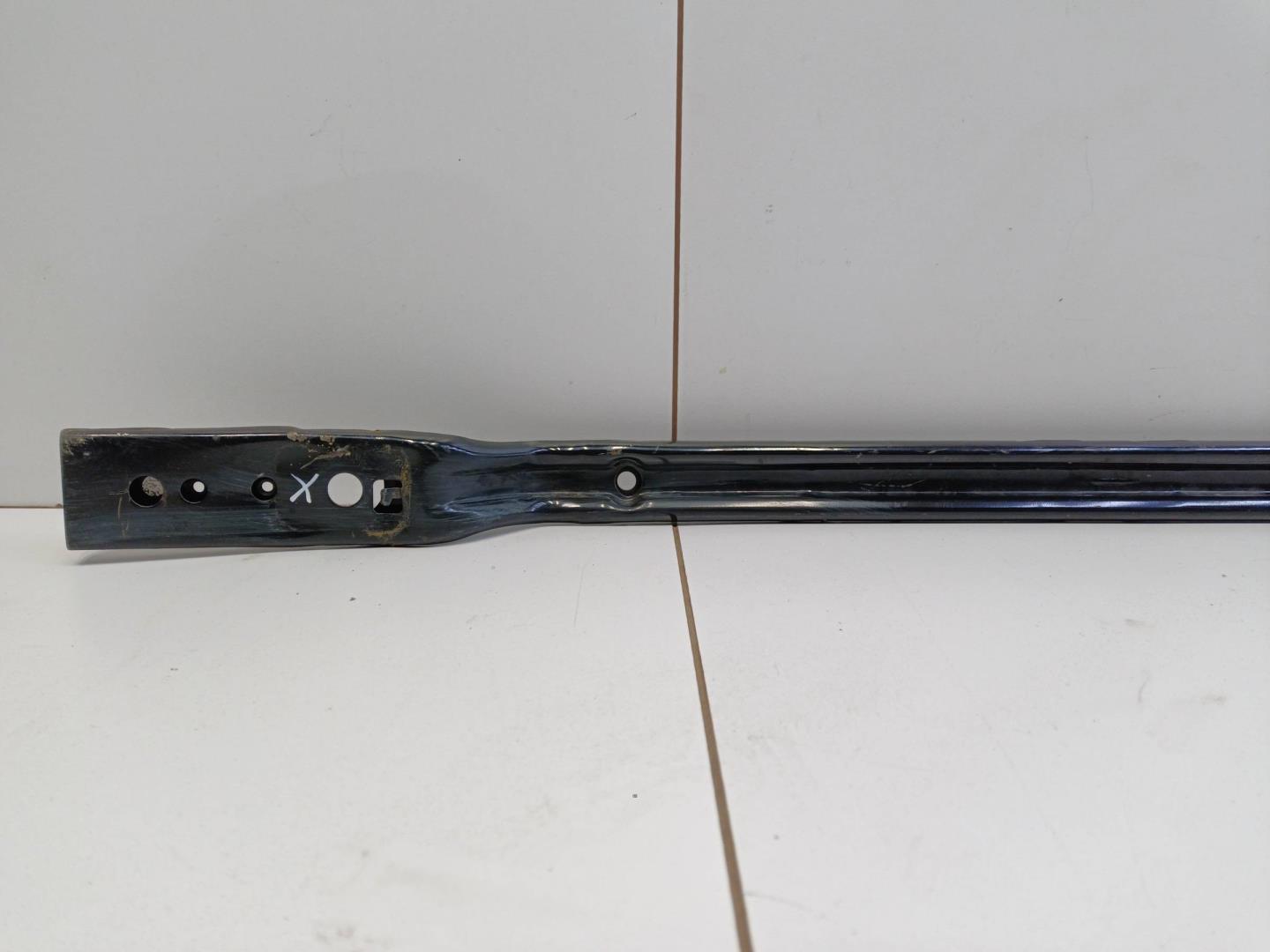 Усилитель переднего бампера