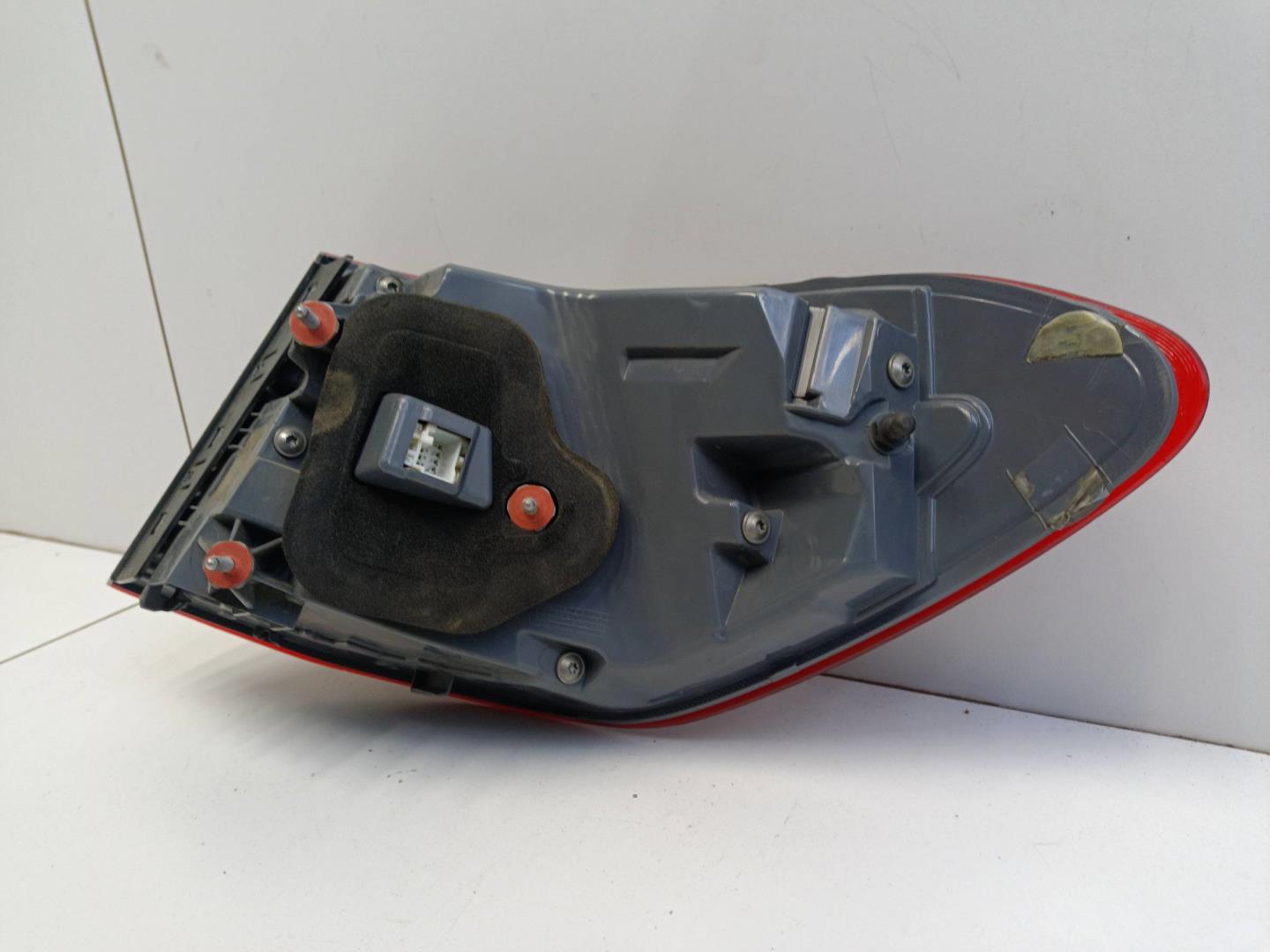 Фонарь задний наружный левый