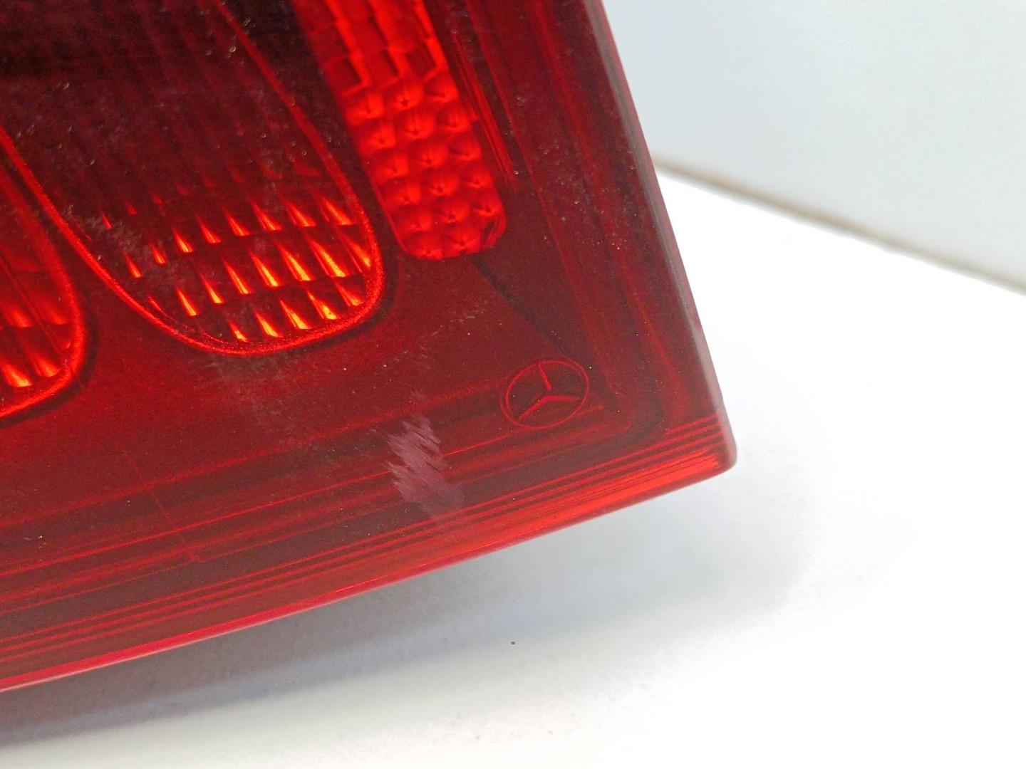 Фонарь задний наружный левый