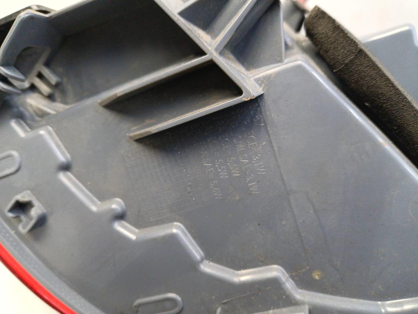 Фонарь задний наружный левый