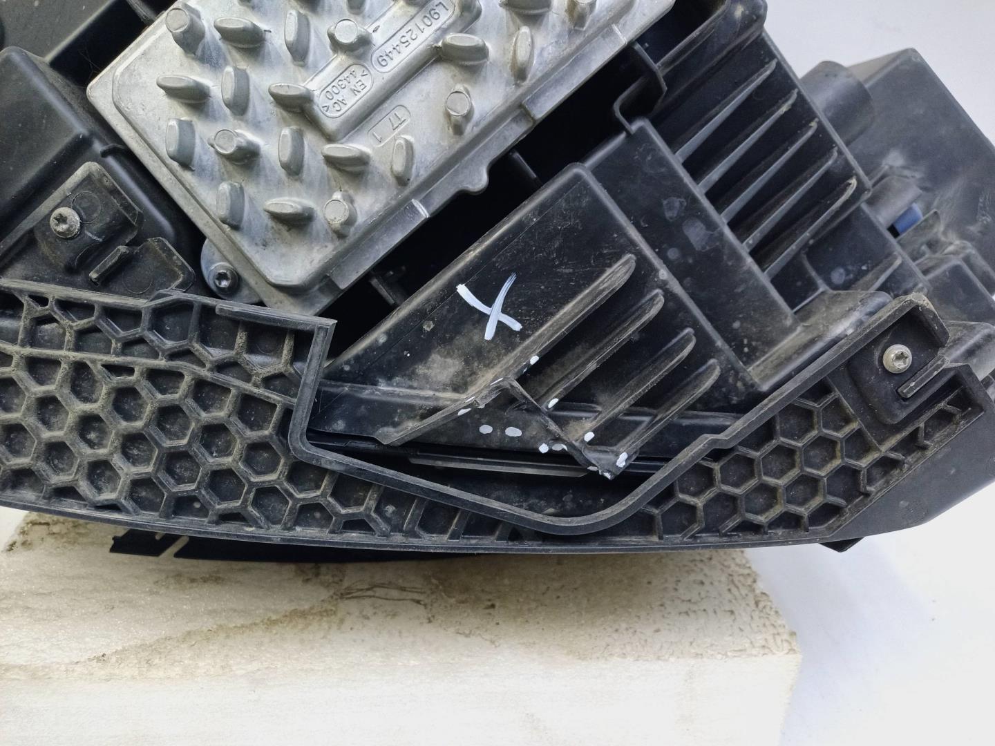 Фара правая