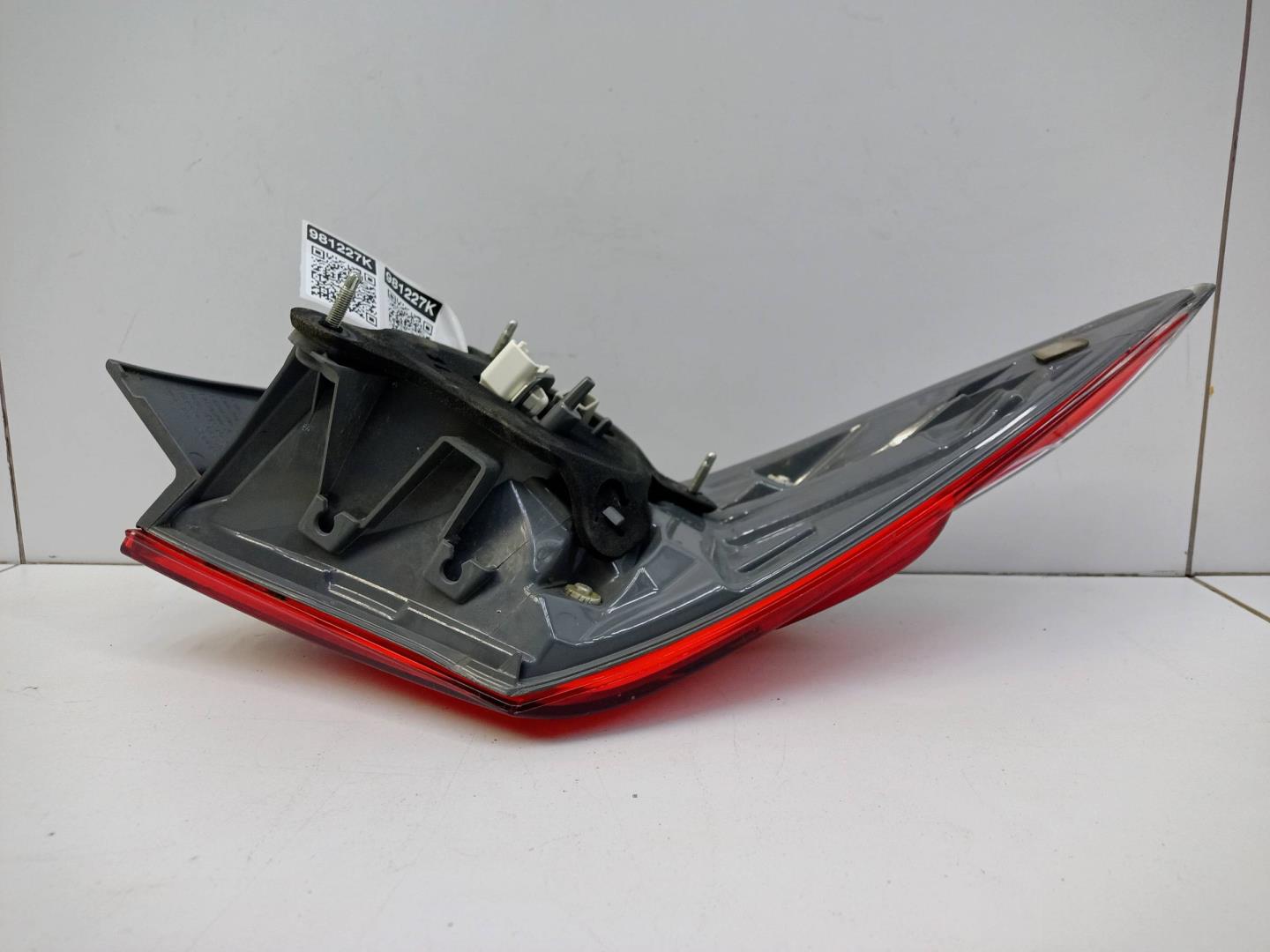 Фонарь задний наружный левый