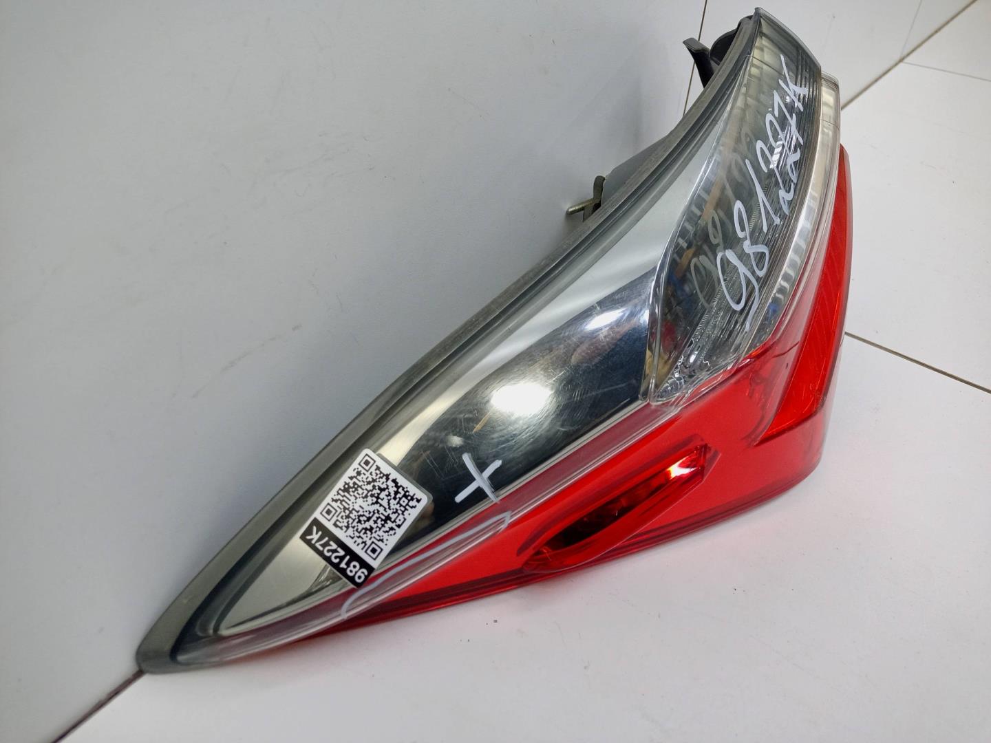 Фонарь задний наружный левый