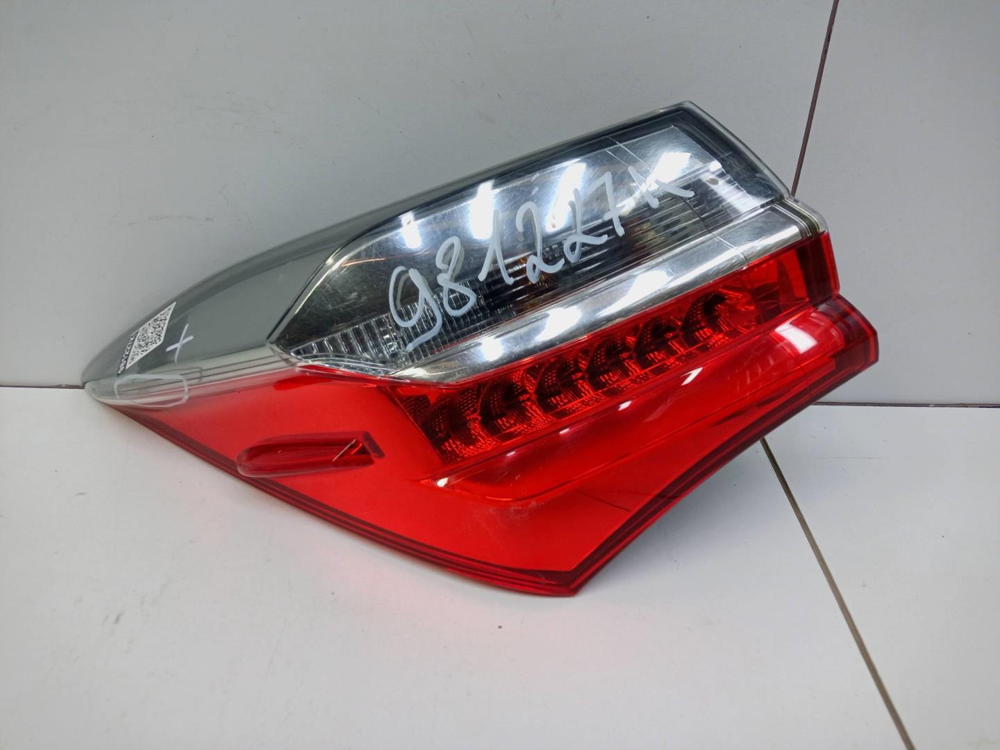 Фонарь задний наружный левый