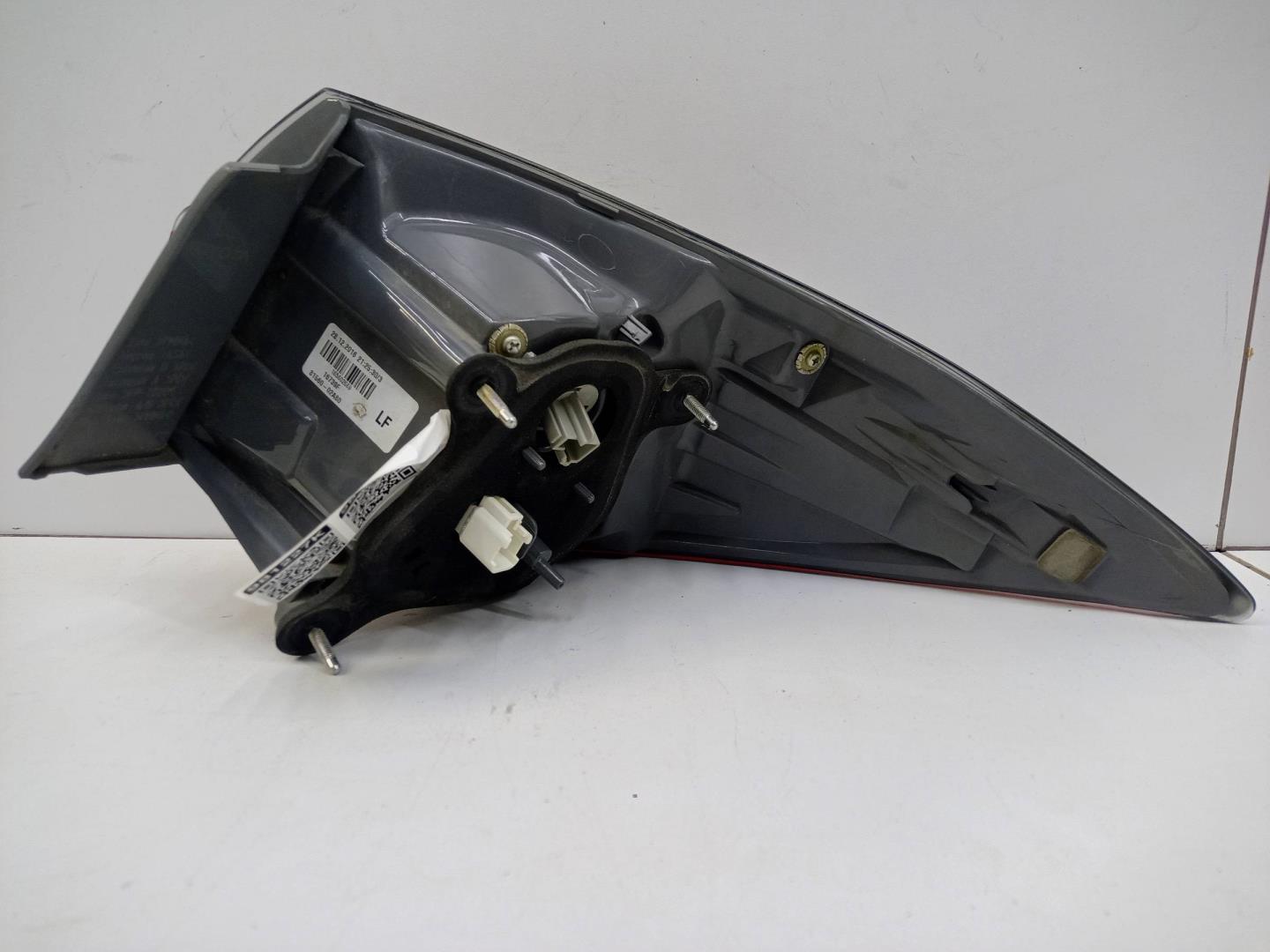 Фонарь задний наружный левый