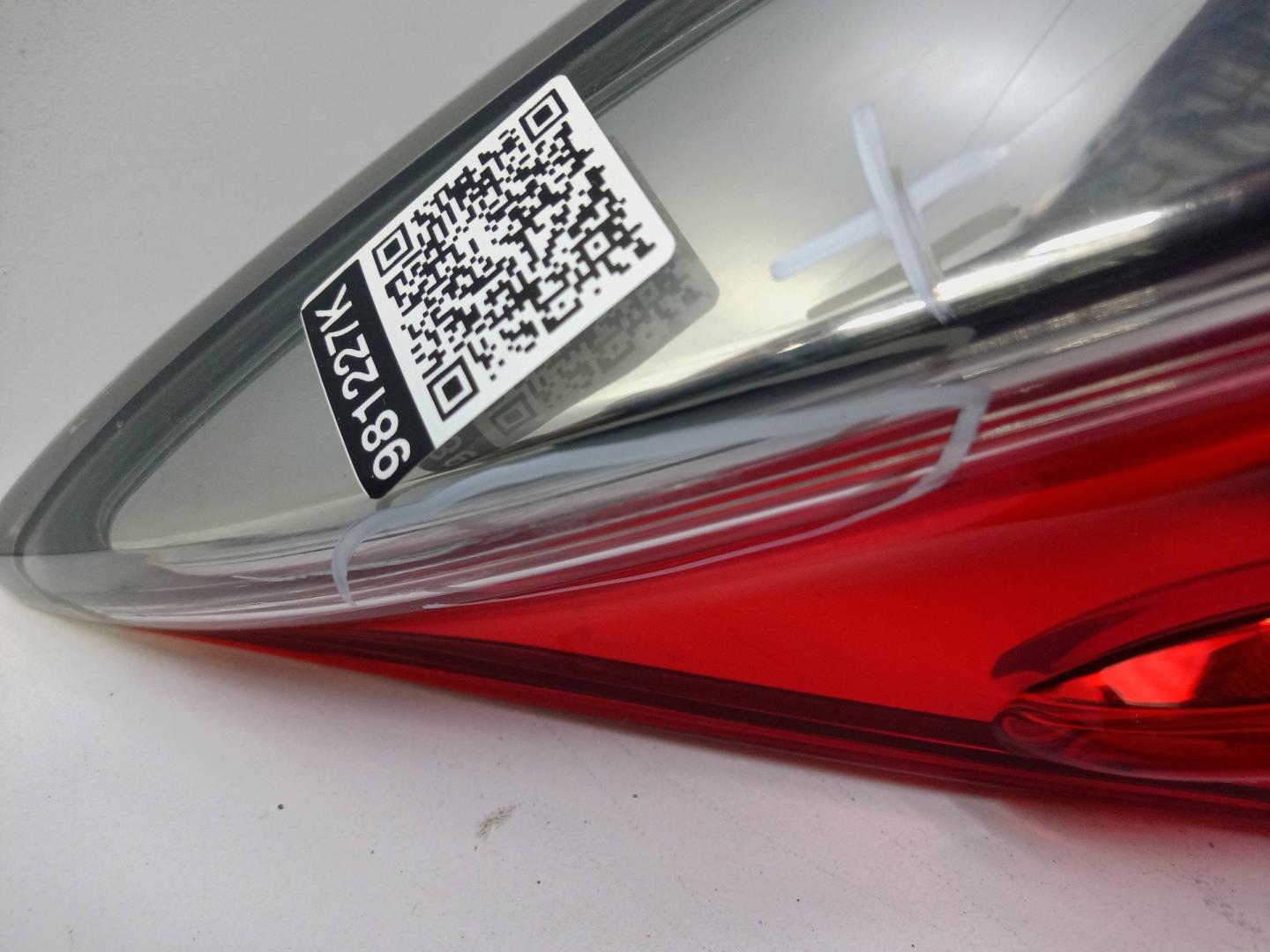 Фонарь задний наружный левый