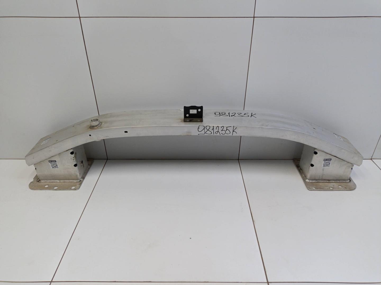 Усилитель переднего бампера