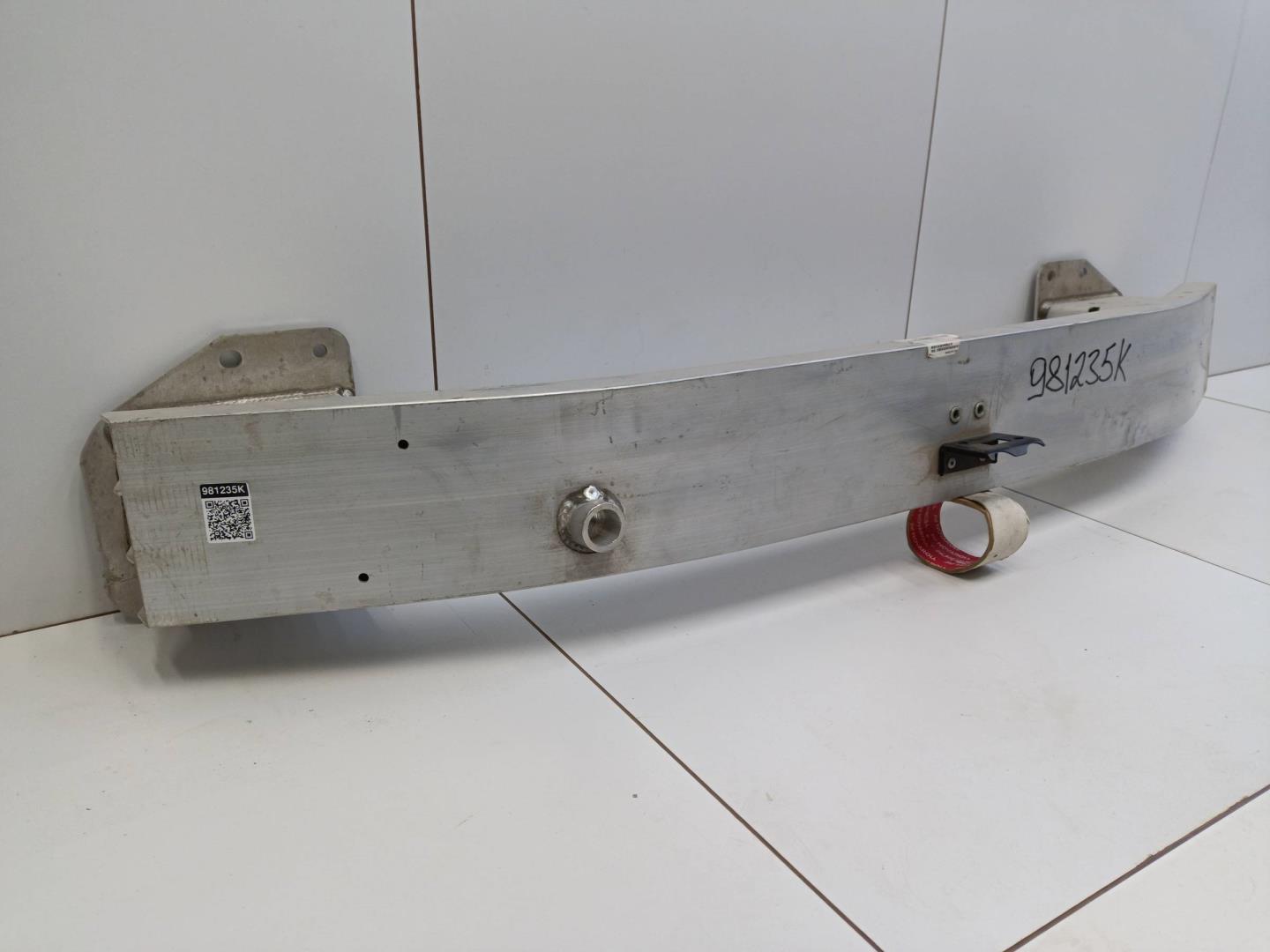 Усилитель переднего бампера