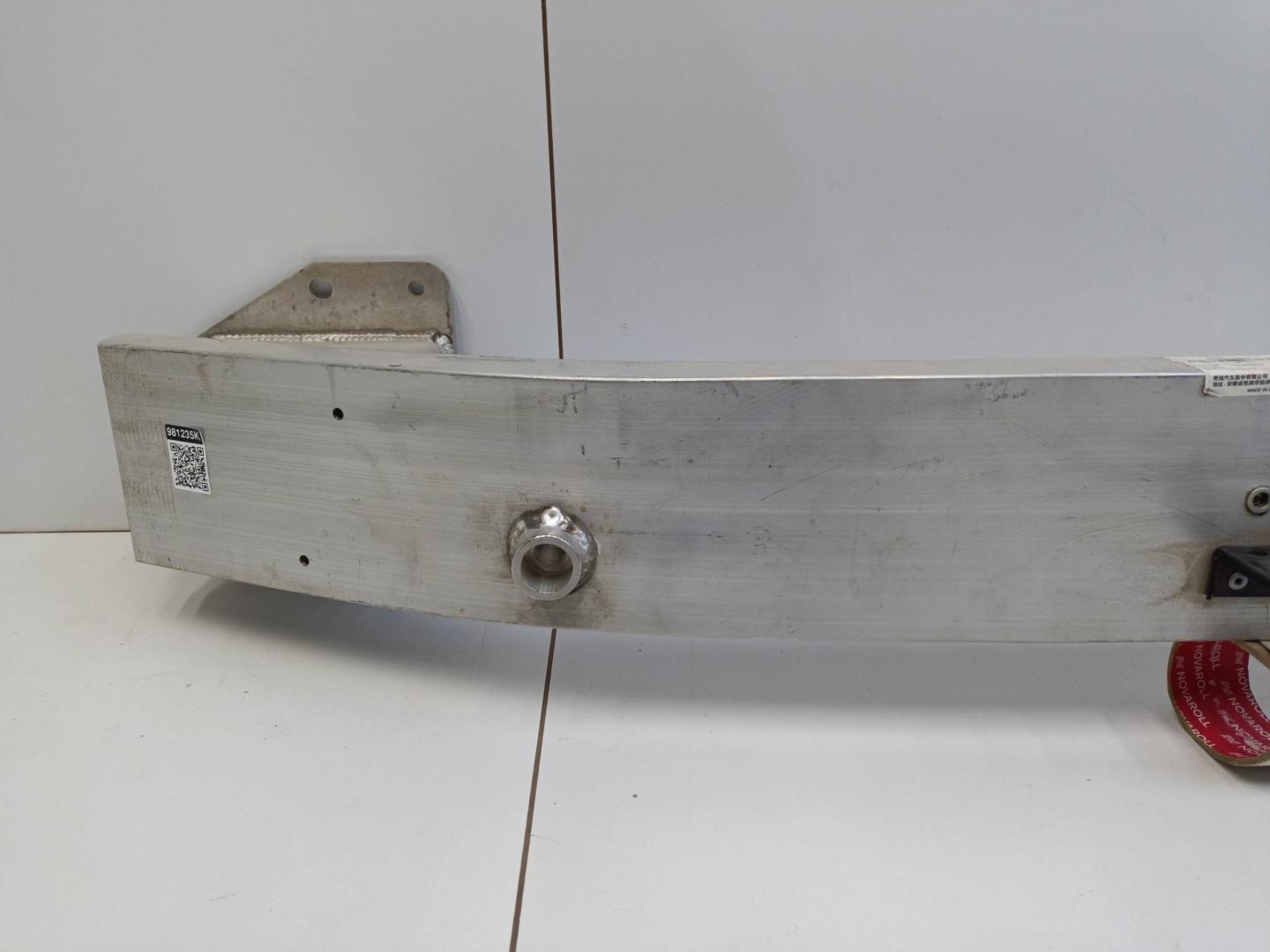 Усилитель переднего бампера