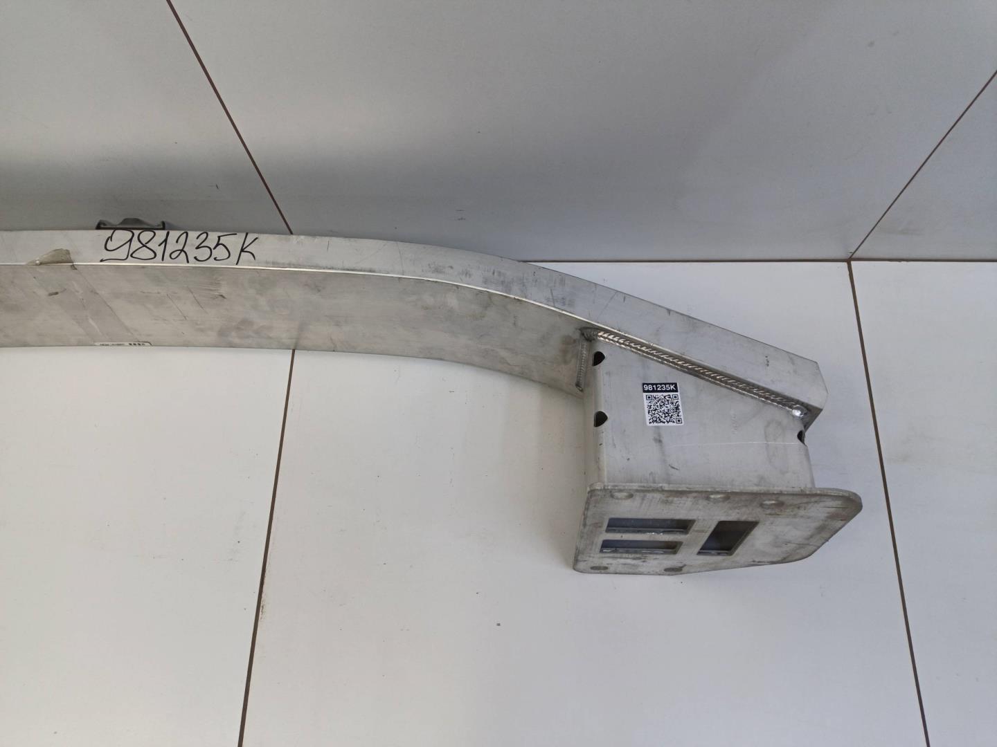 Усилитель переднего бампера