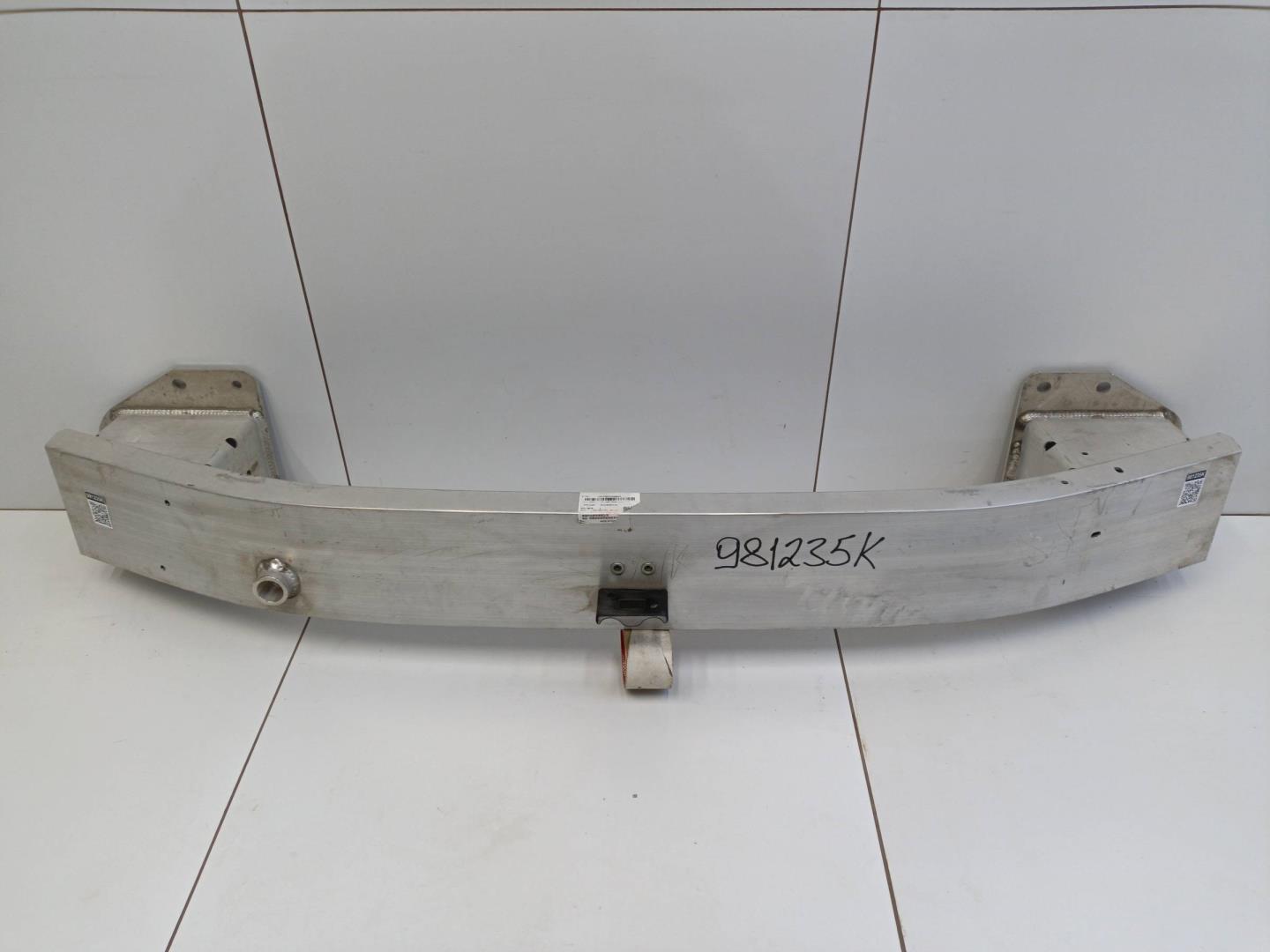 Усилитель переднего бампера