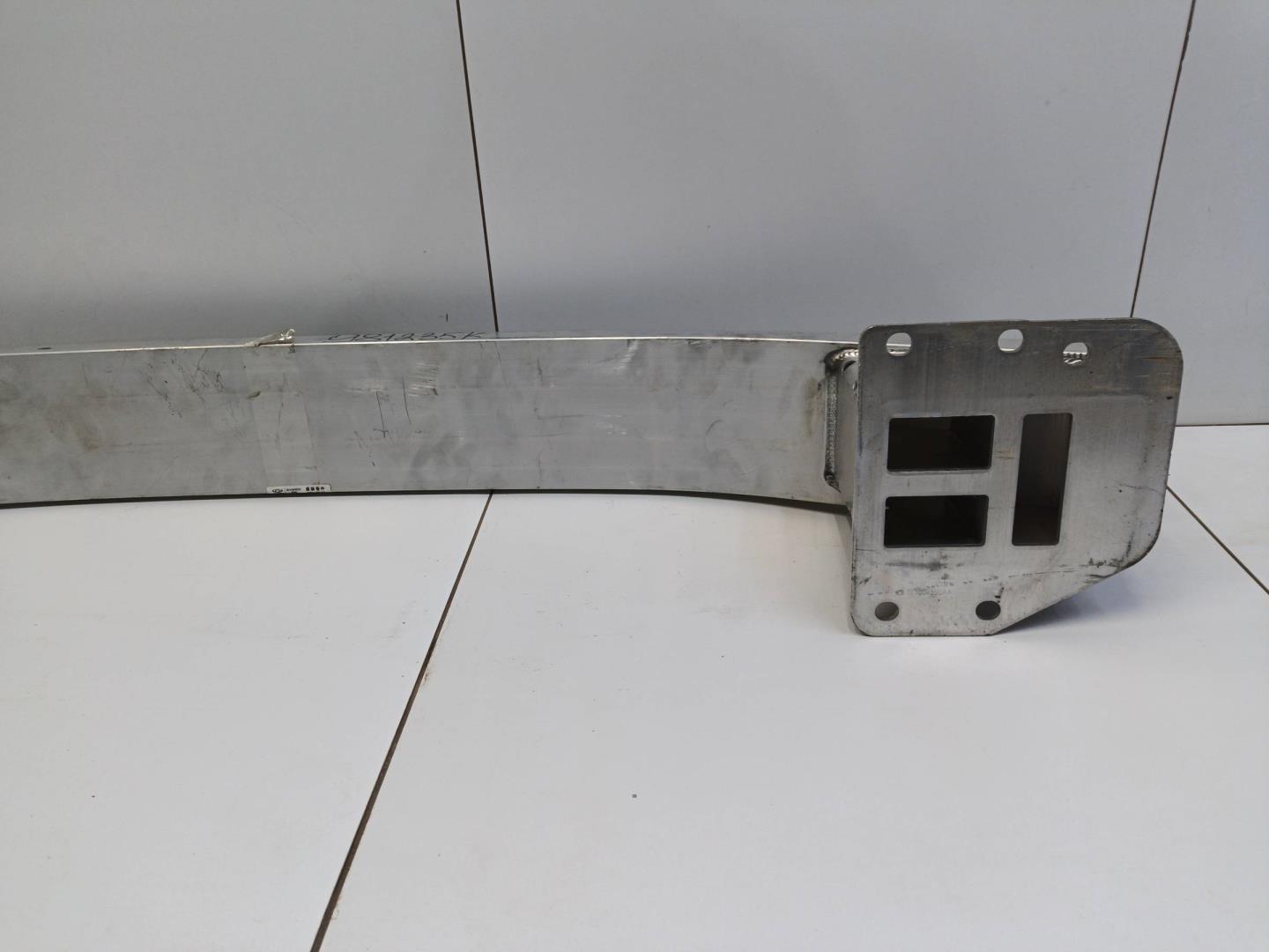 Усилитель переднего бампера