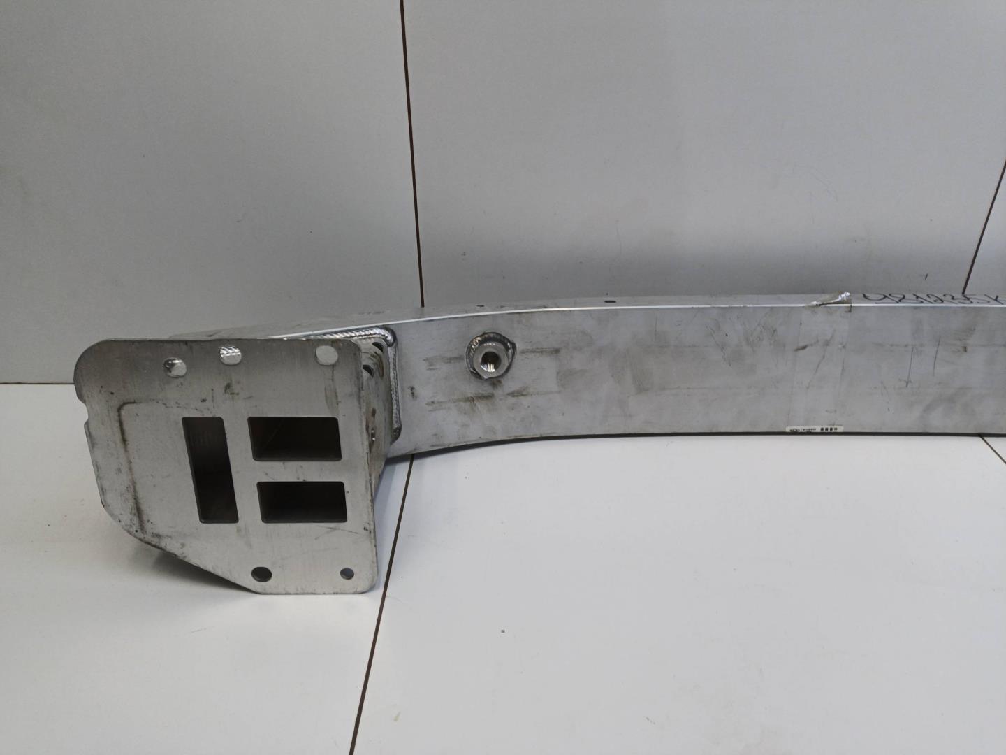 Усилитель переднего бампера