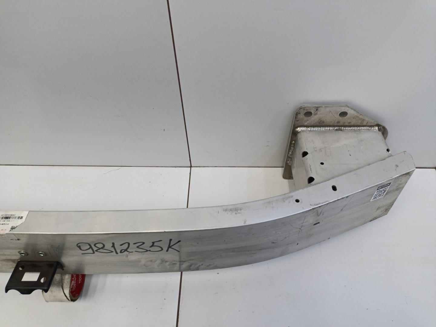 Усилитель переднего бампера