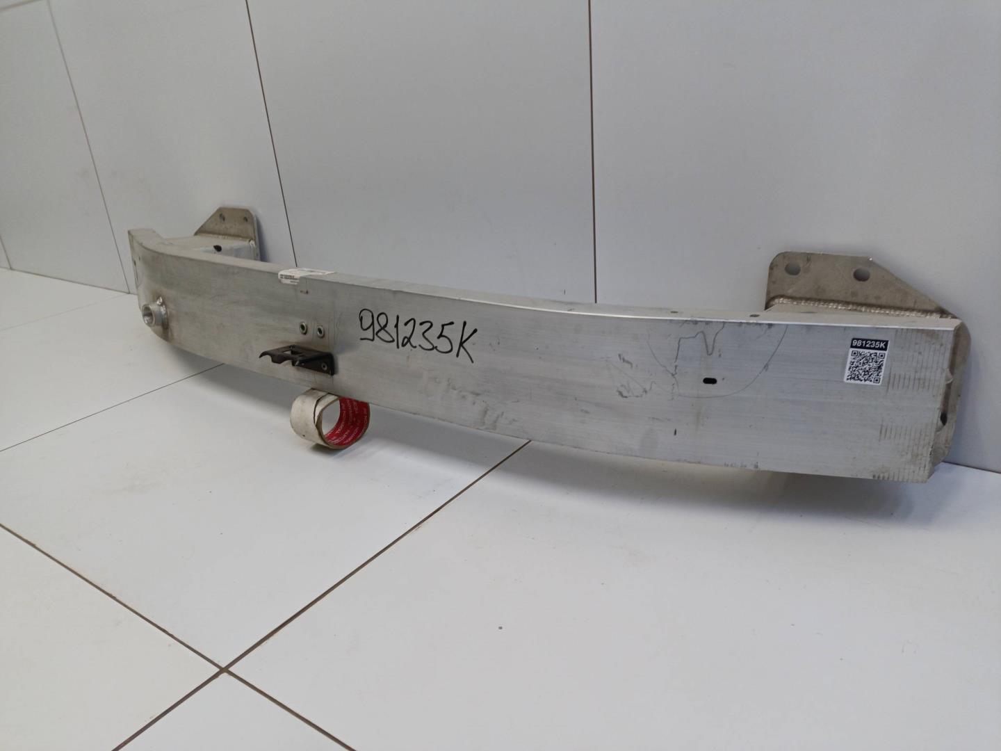 Усилитель переднего бампера